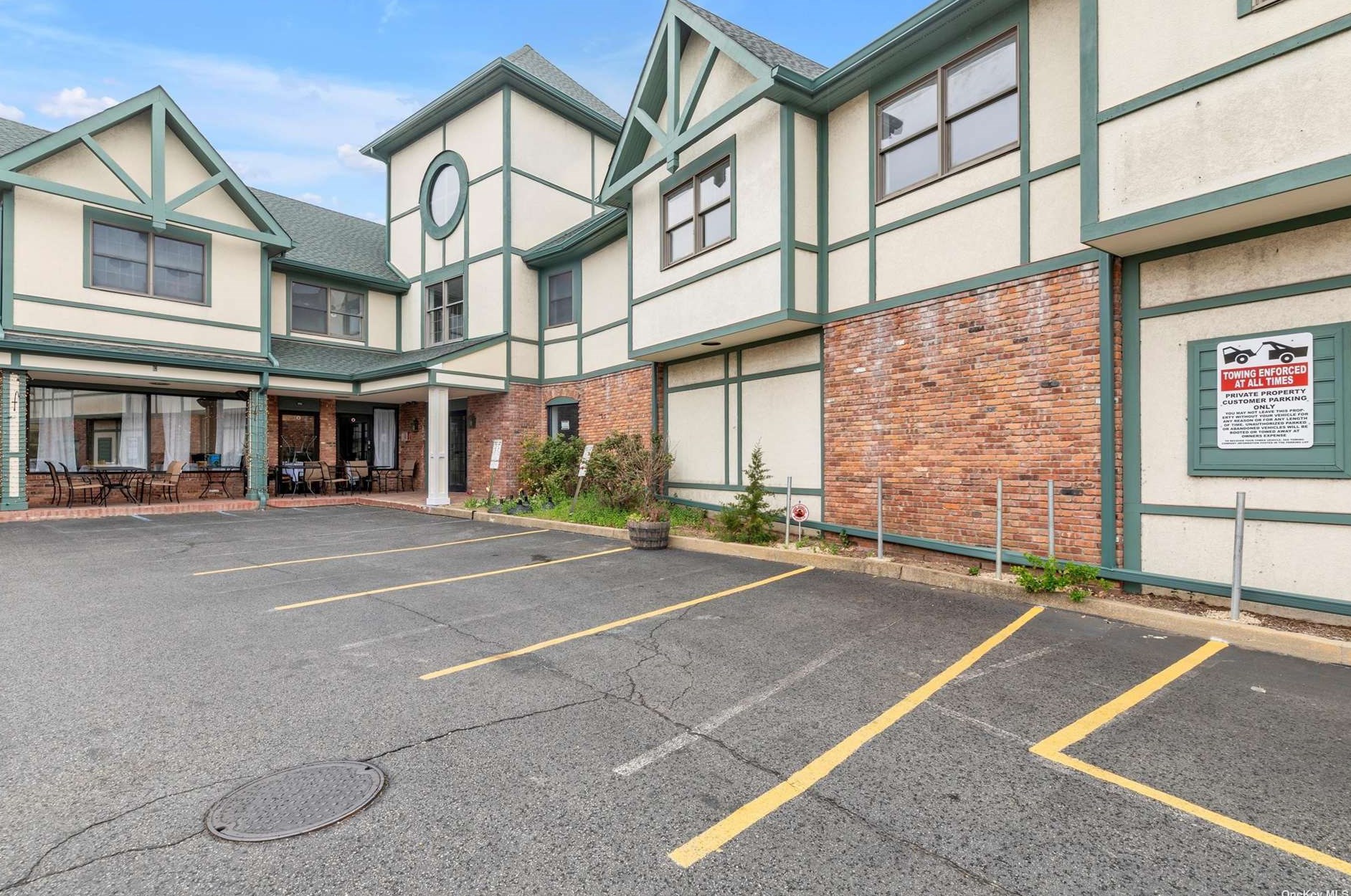 62 South St #205, Muttontown, NY 11771
