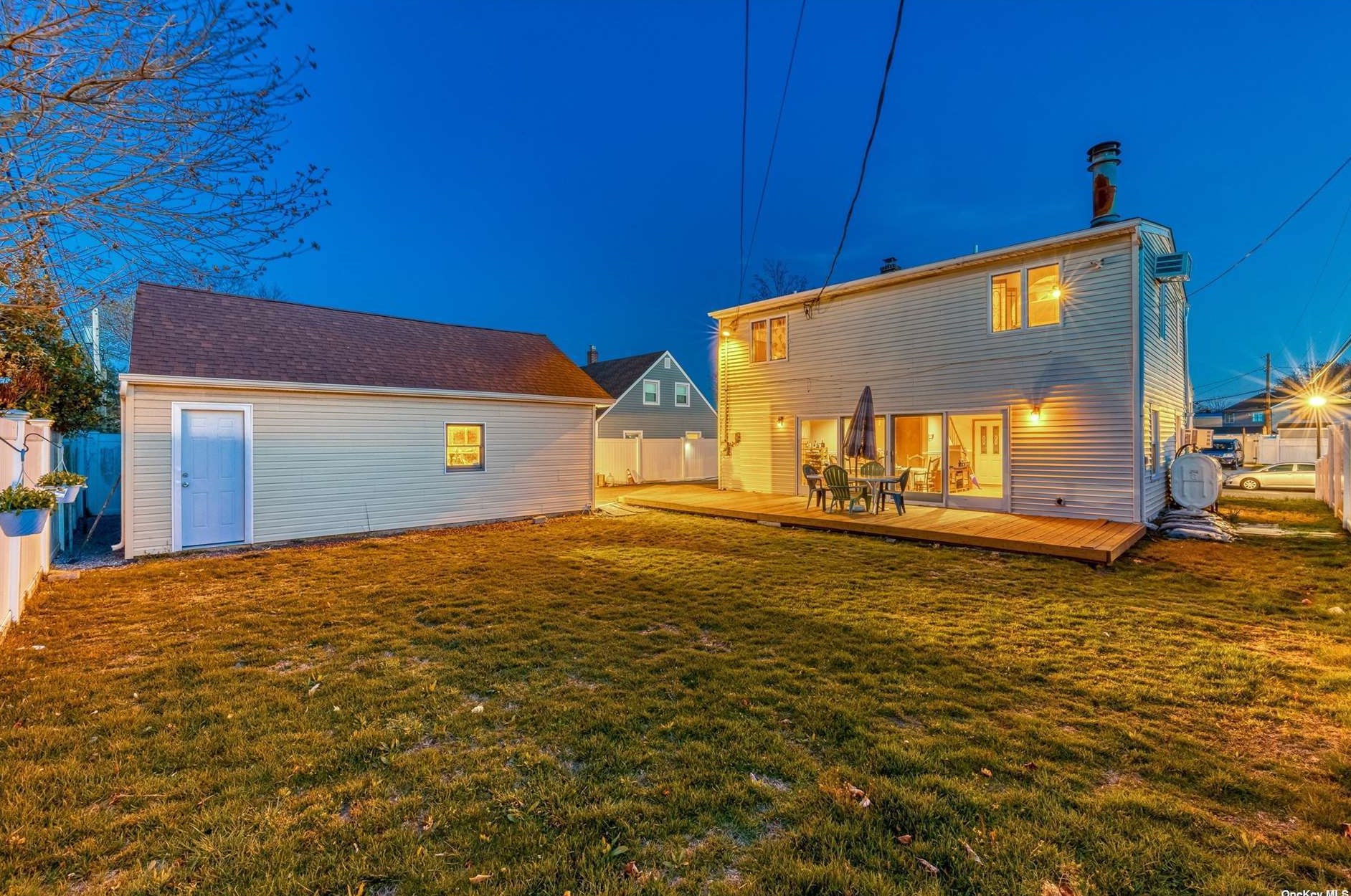 9 Circle Ln, Plainedge NY  11756-2703 exterior