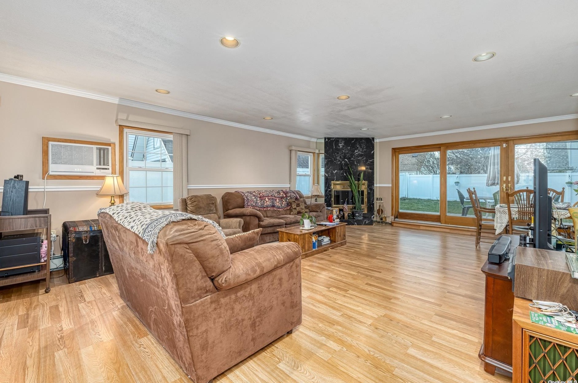 9 Circle Ln, Plainedge NY  11756-2703 exterior