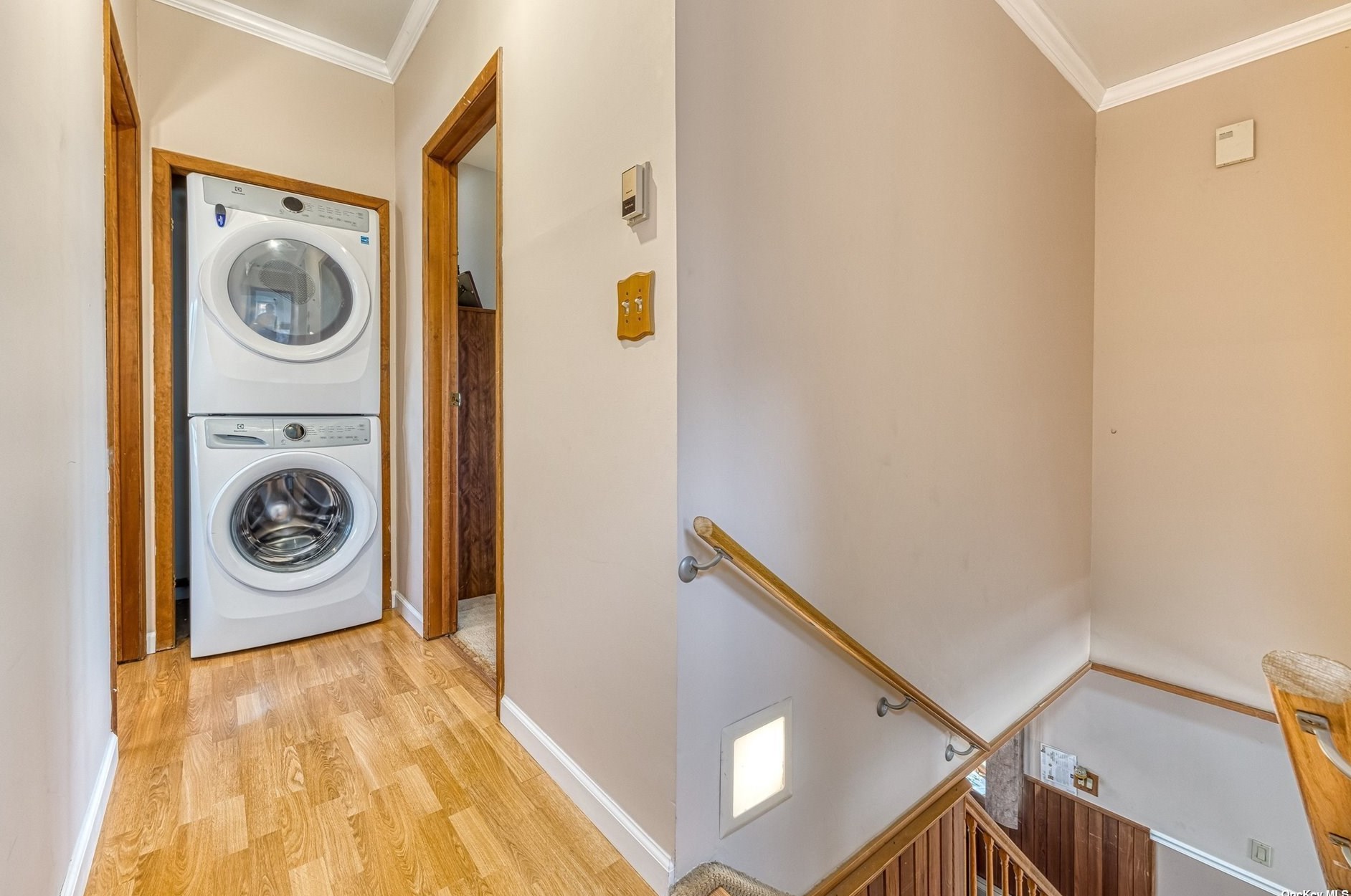 9 Circle Ln, Plainedge NY  11756-2703 exterior