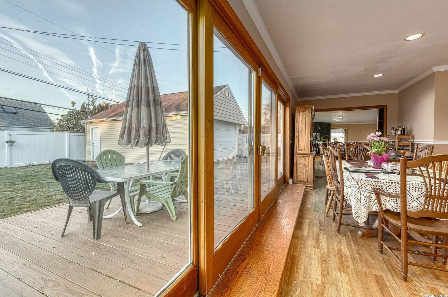 9 Circle Ln, Plainedge NY  11756-2703 exterior