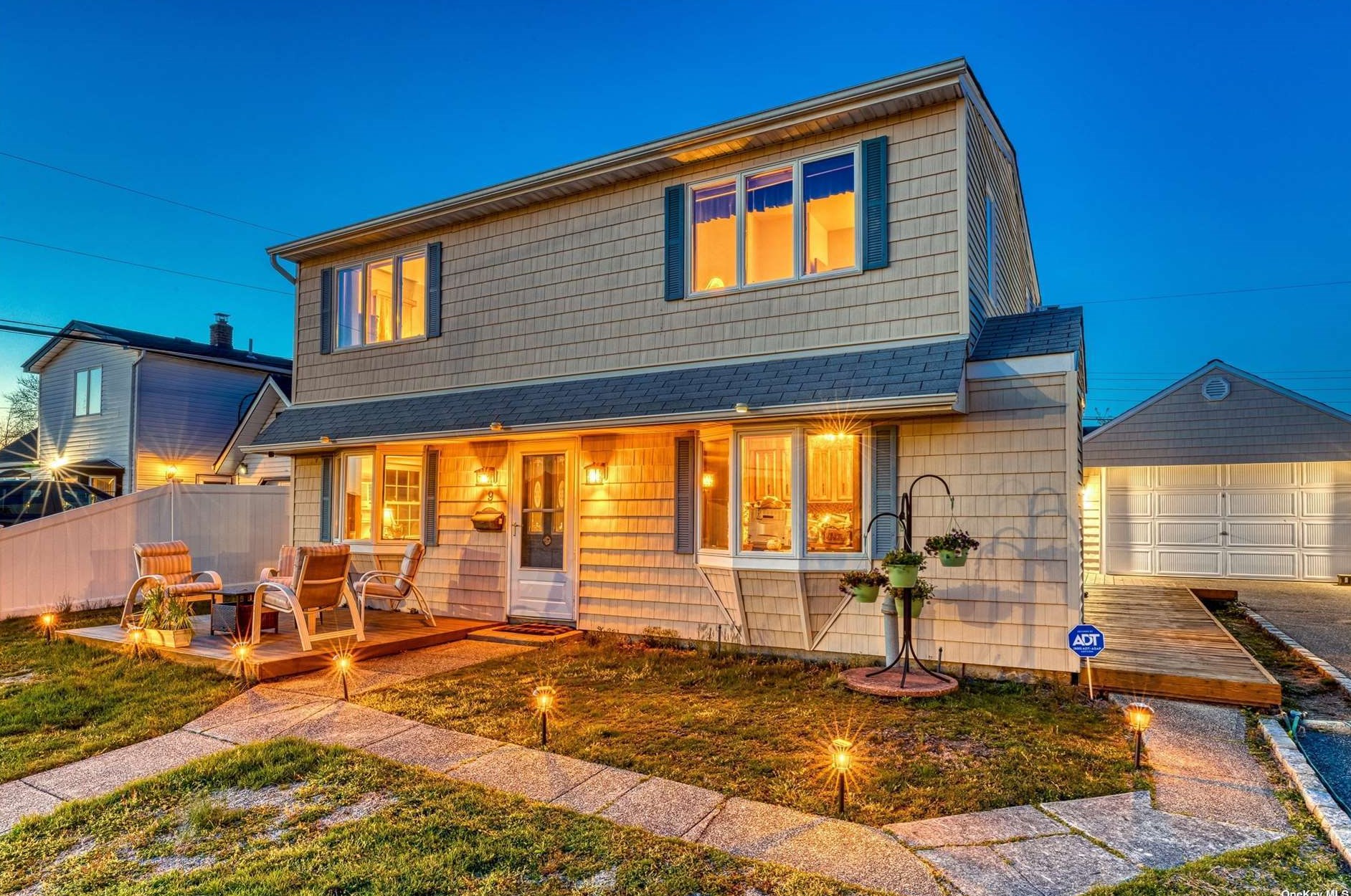 9 Circle Ln, Plainedge, NY 11756-2703