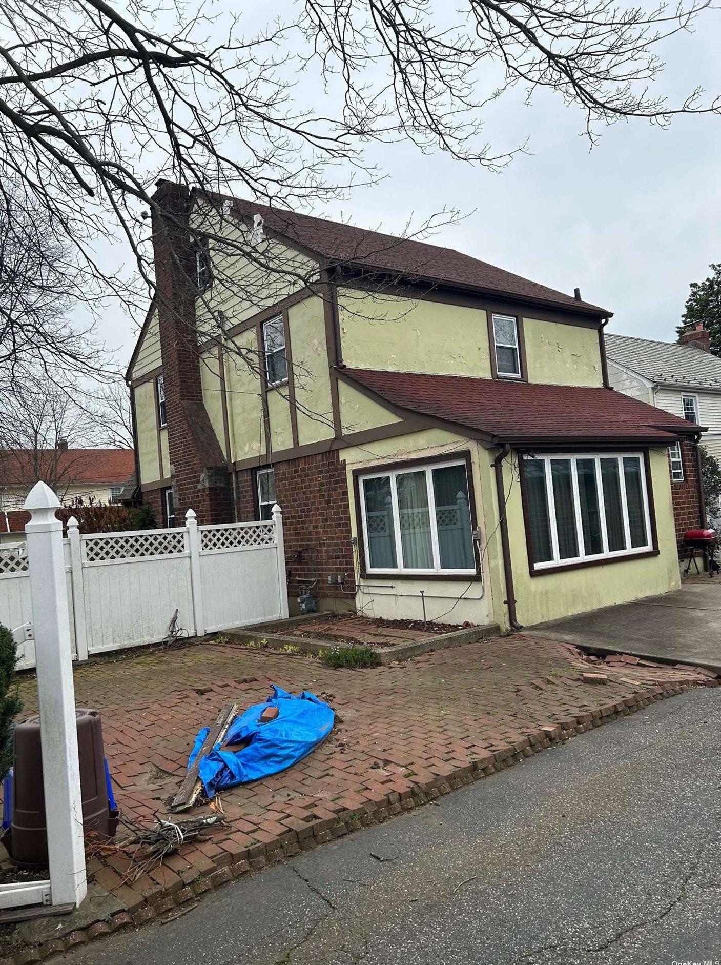 44 Burston St, Hempstead, NY 11550