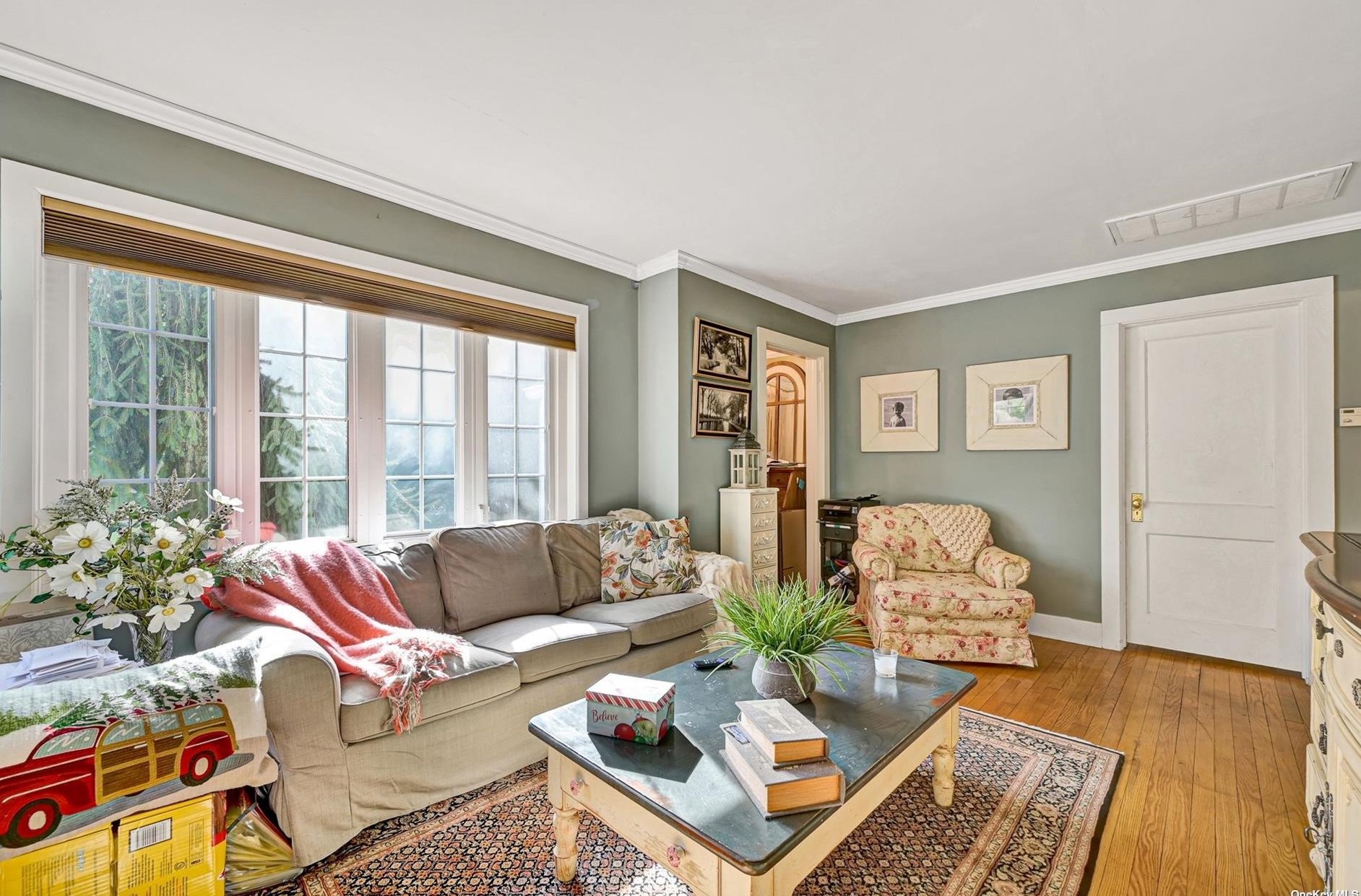 21 Harbor Hill Rd, Strongs Neck, NY 11733-2917