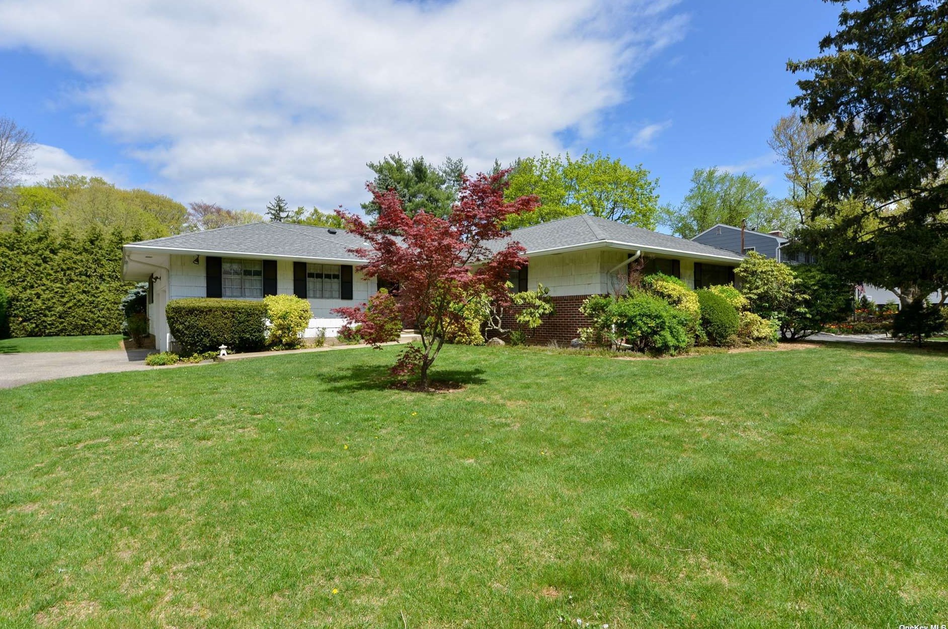24 Harbor Way, Sea Cliff, NY 11579-2114
