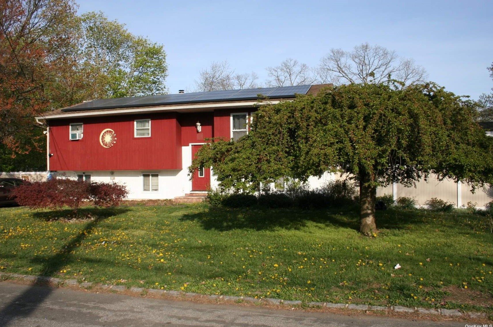 81 Schenectady Ave, Babylon NY  11704-1619 exterior