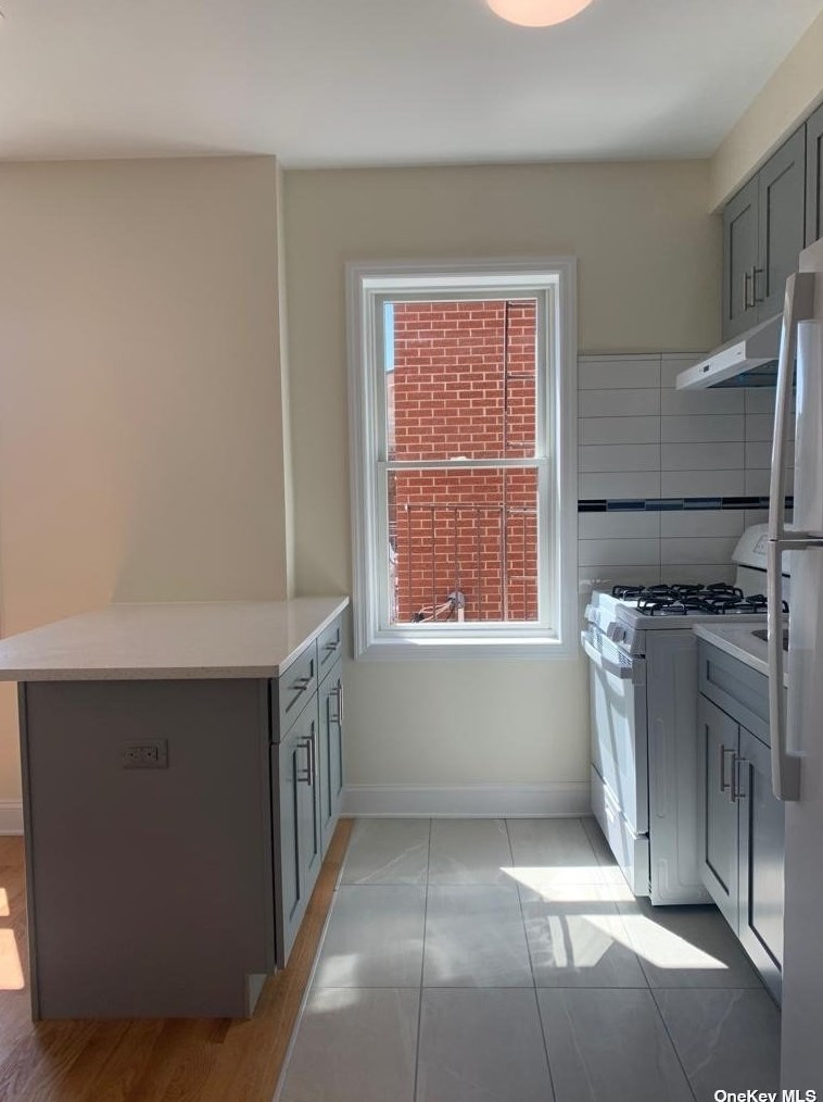 2524 23rd St #4, Long Island City, NY 11102