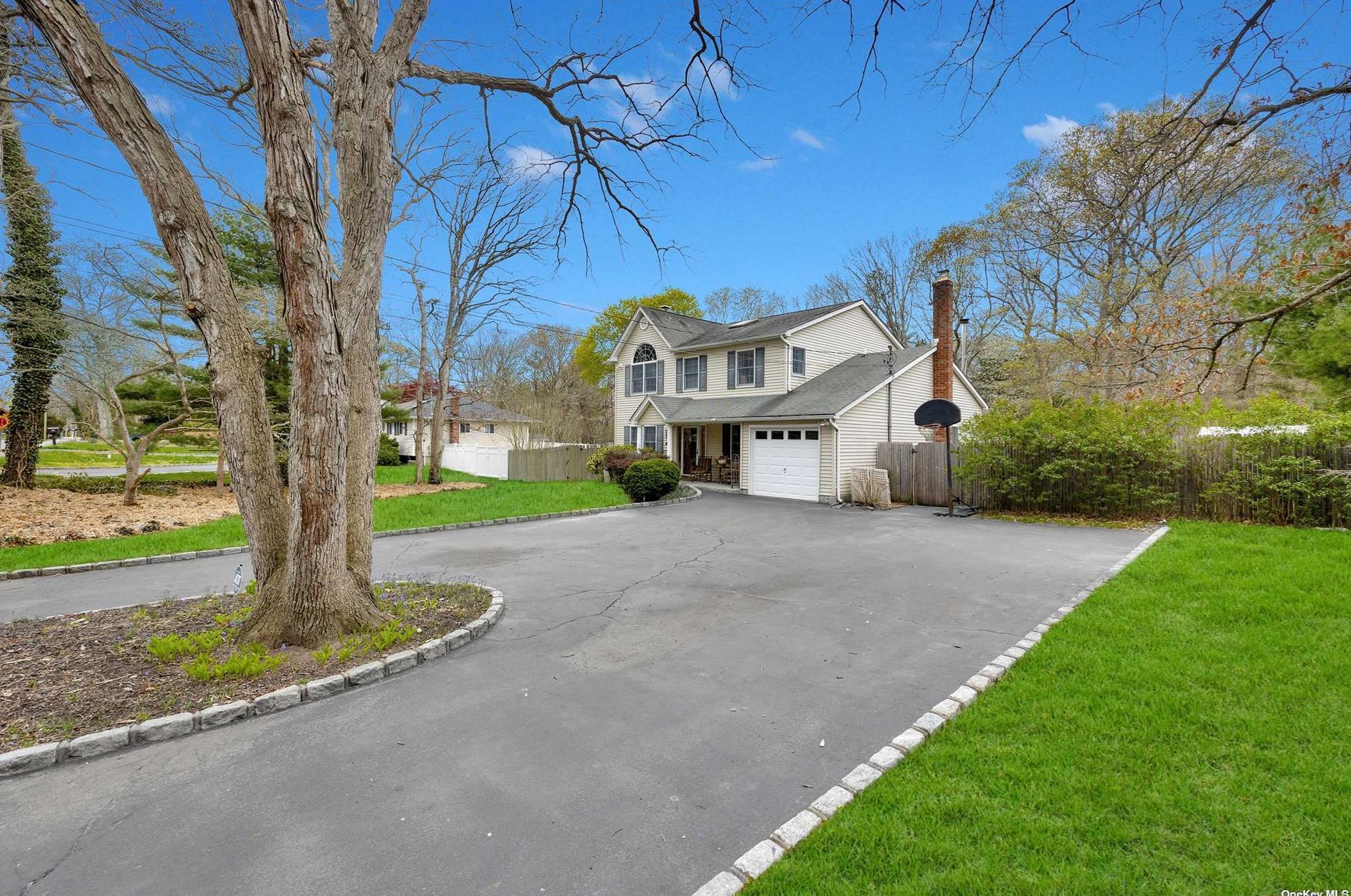 832 Old Medford Ave, Gordon Heights, NY 11763-3526