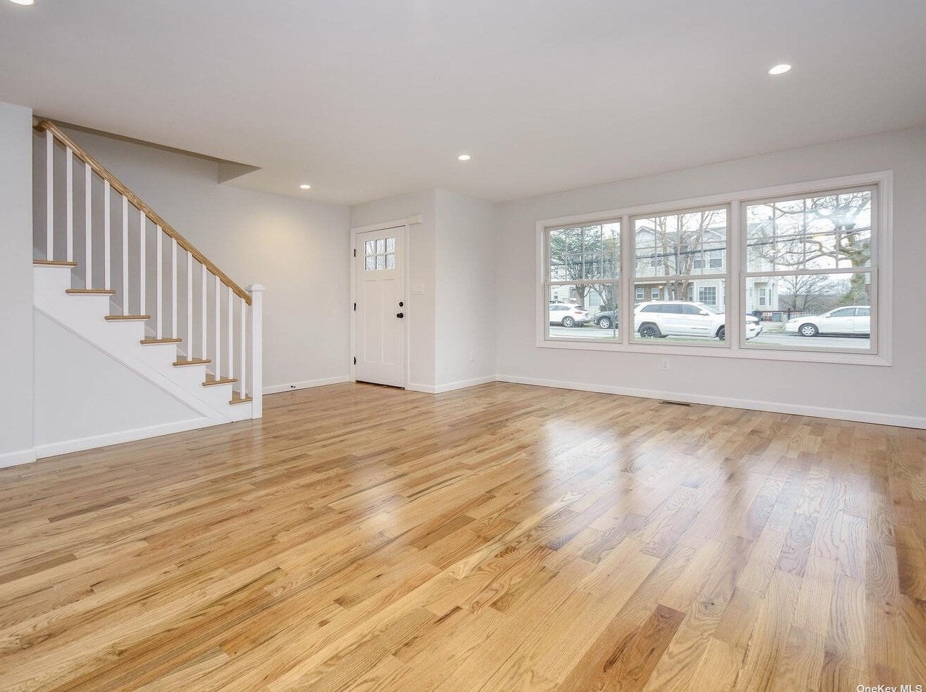 33 Marwood Rd N, Port Washington, NY 11050