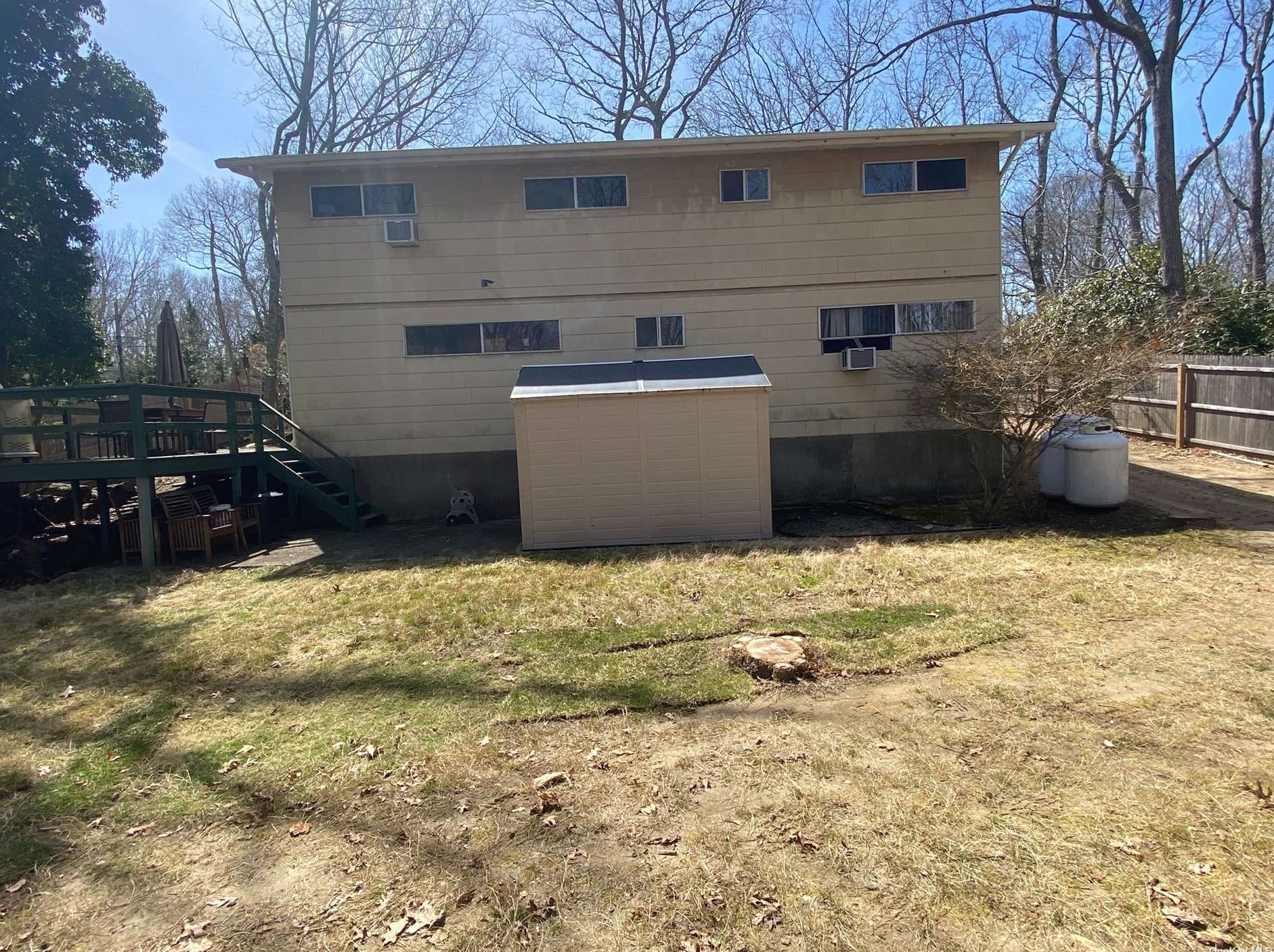 42 Lincoln St, Pine Neck, NY 11963