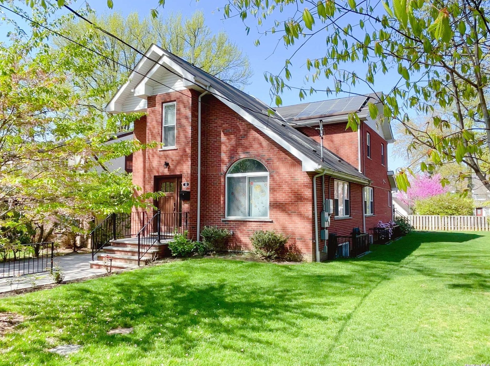 6 Rose Ave, Great Neck, NY 11023