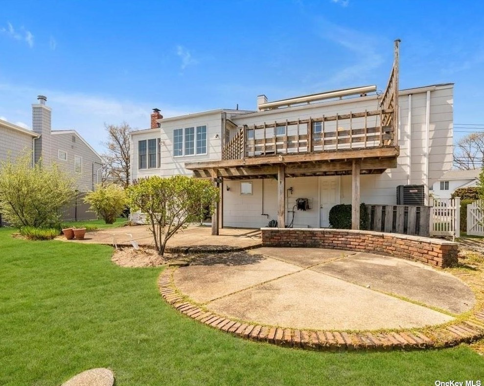 3017 Wynsum Ave, North Merrick NY  11566-5414 exterior