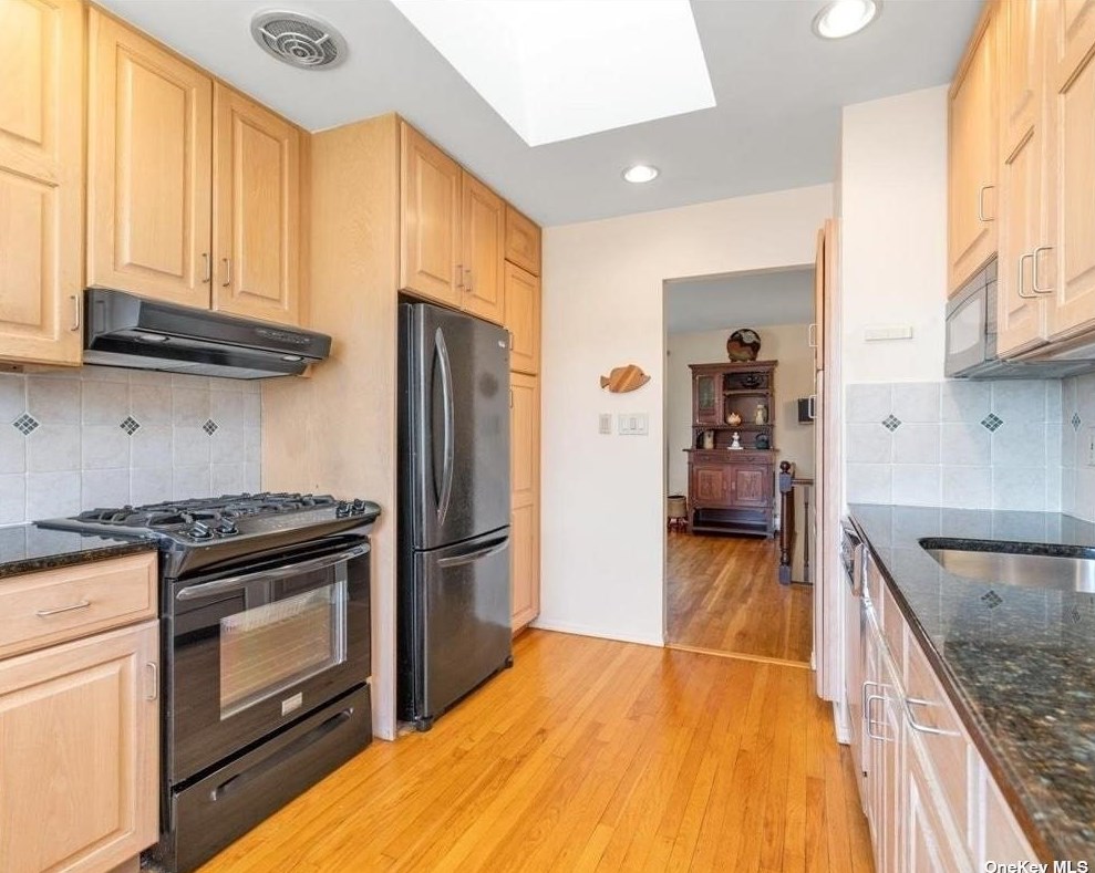 3017 Wynsum Ave, North Merrick NY  11566-5414 exterior