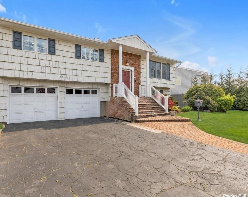 3017 Wynsum Ave, North Merrick NY  11566-5414 exterior