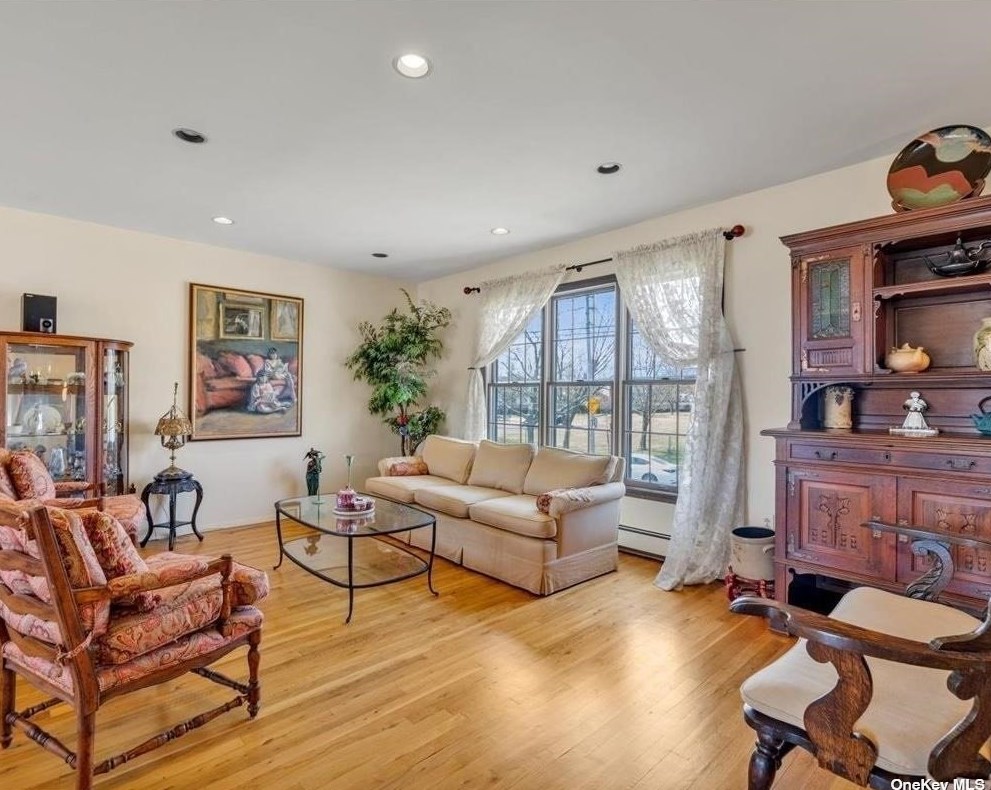 3017 Wynsum Ave, North Merrick NY  11566-5414 exterior