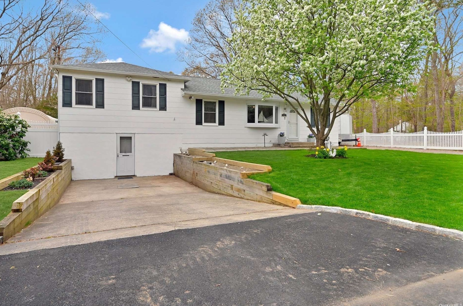 28 Iroquois Trail, Panamoka, NY 11961