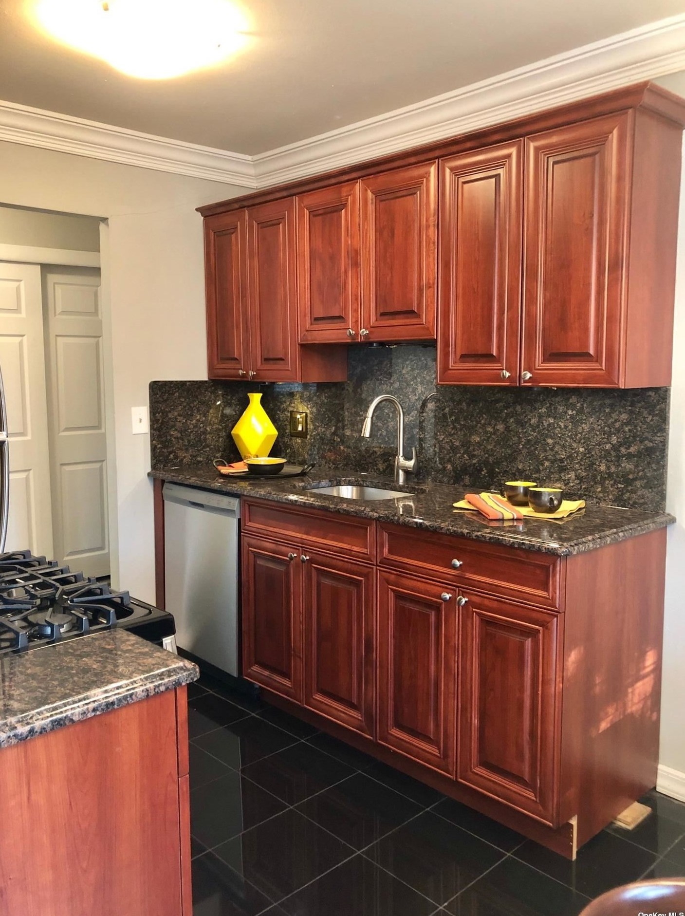 1750 W Main St #c12, Northampton, NY 11901