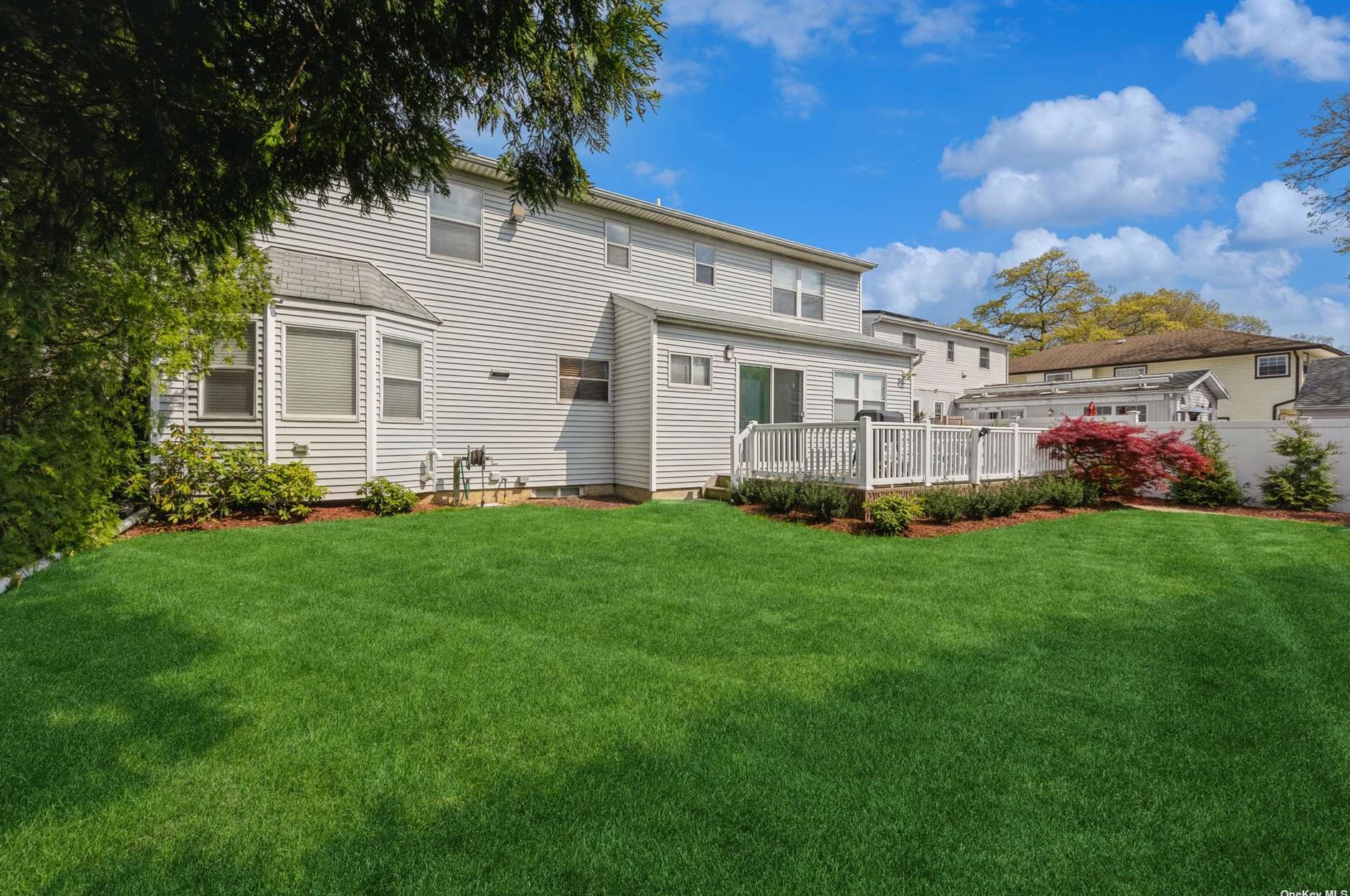 1628 Walnut Ave, North Merrick, NY 11566-2219