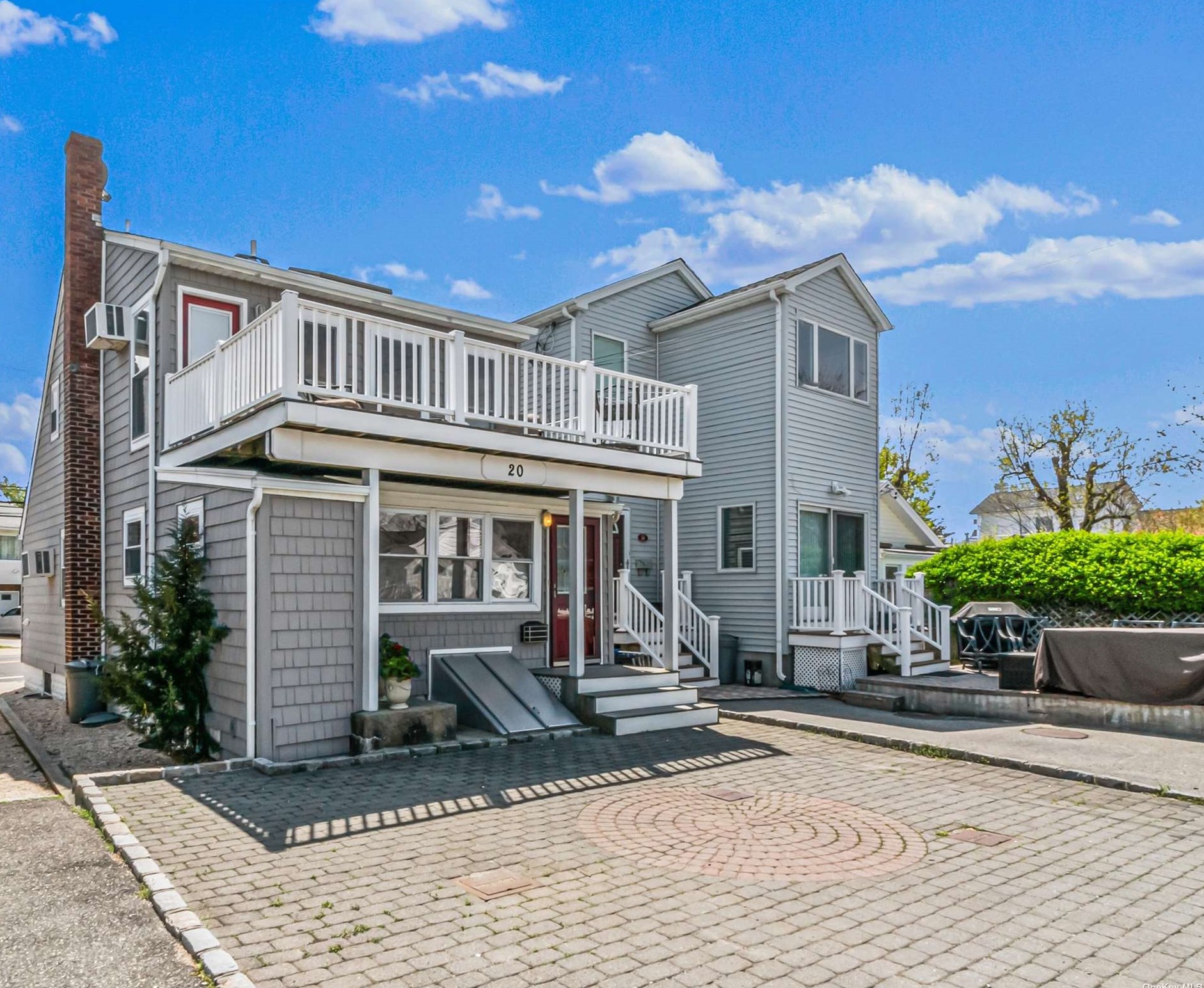 20 Pine Ln, Bayville, NY 11709