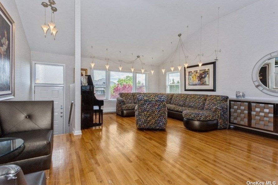 110 W Beech St, East Atlantic Beach, NY 11561