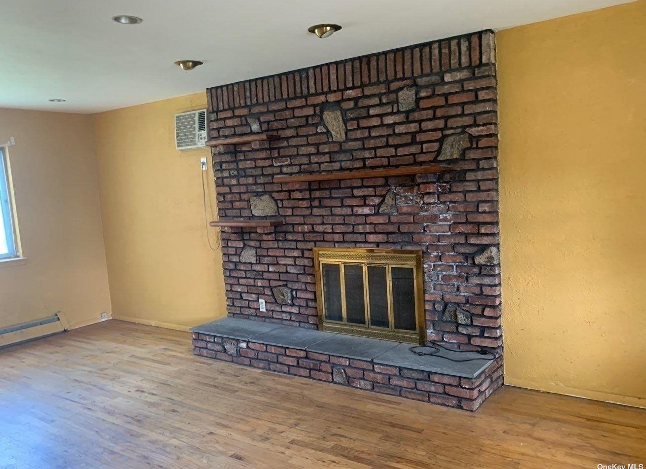 21 Foothill Ln, Huntington Station, NY 11746