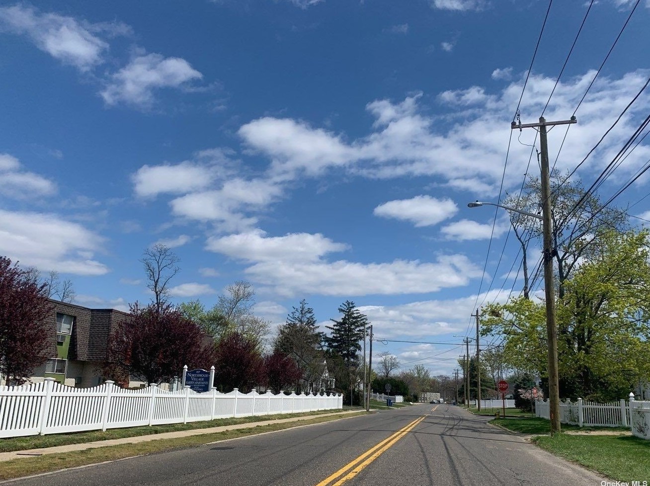 168 Weeks Rd, Babylon, NY 11703