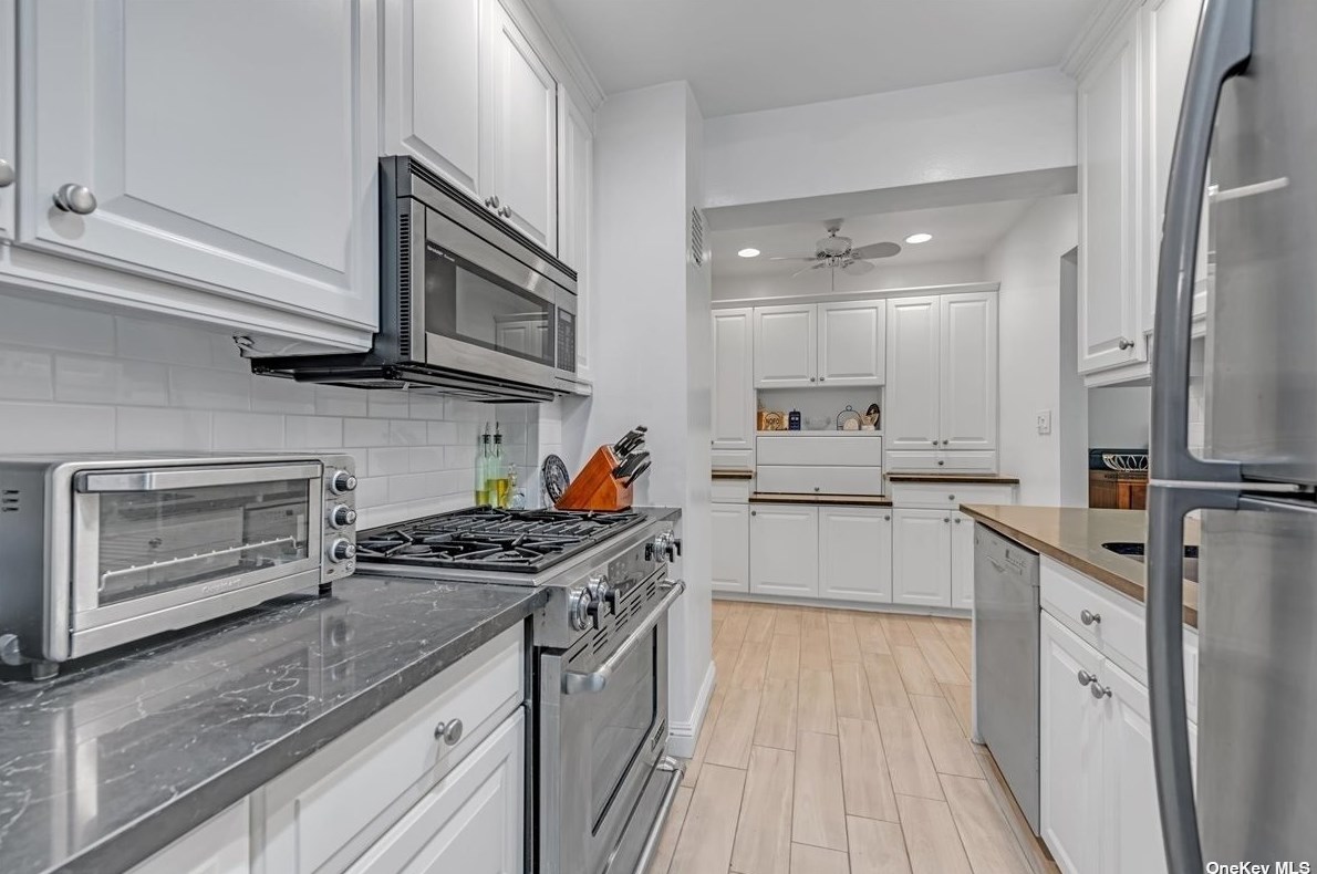 50 Hill Park Ave #2k, Great Neck, NY 11021