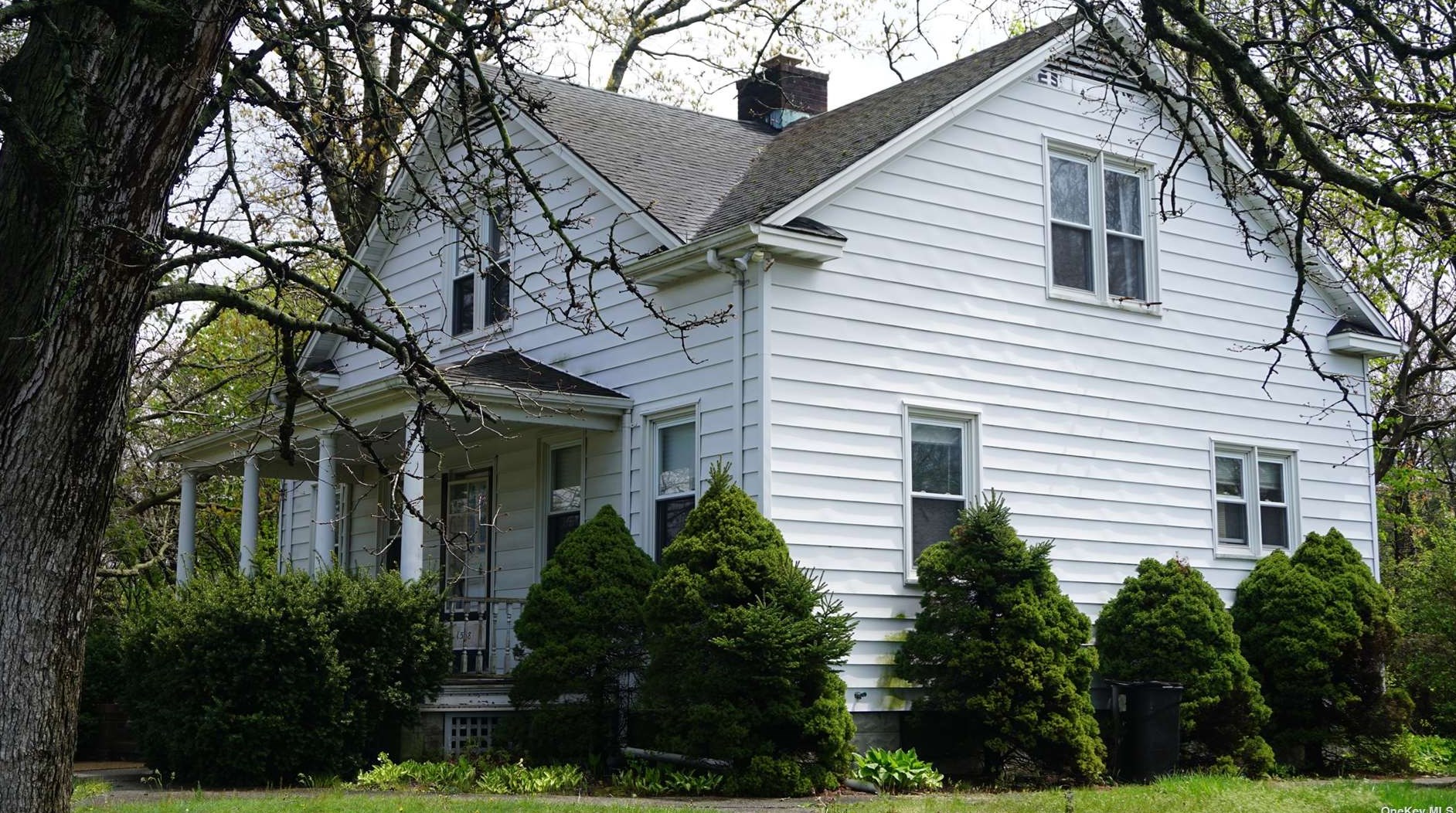 1518 Montauk Hwy, Manor Park, NY 11950-2909