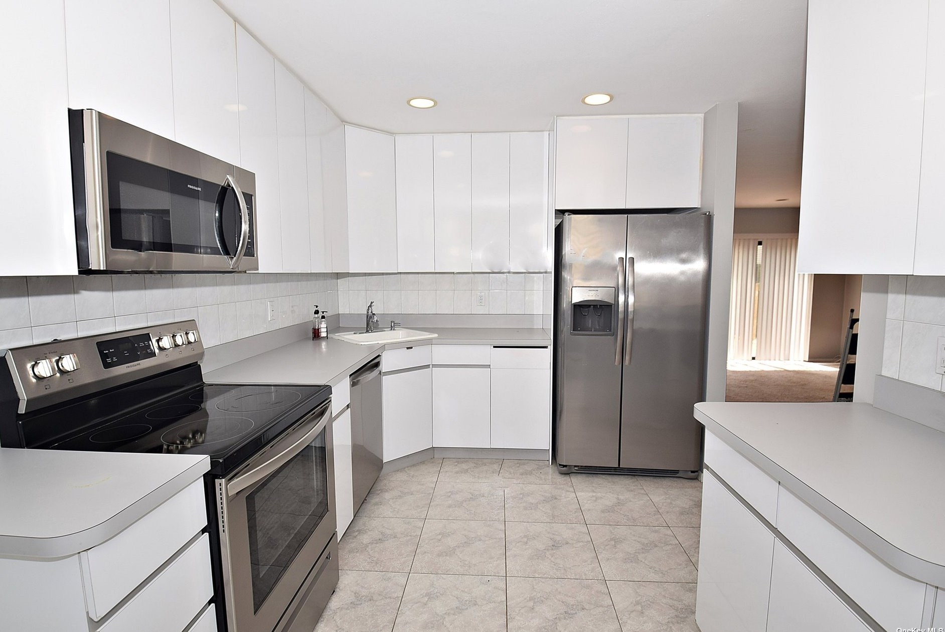 42 Villas Cir #42, Huntington Station, NY 11747