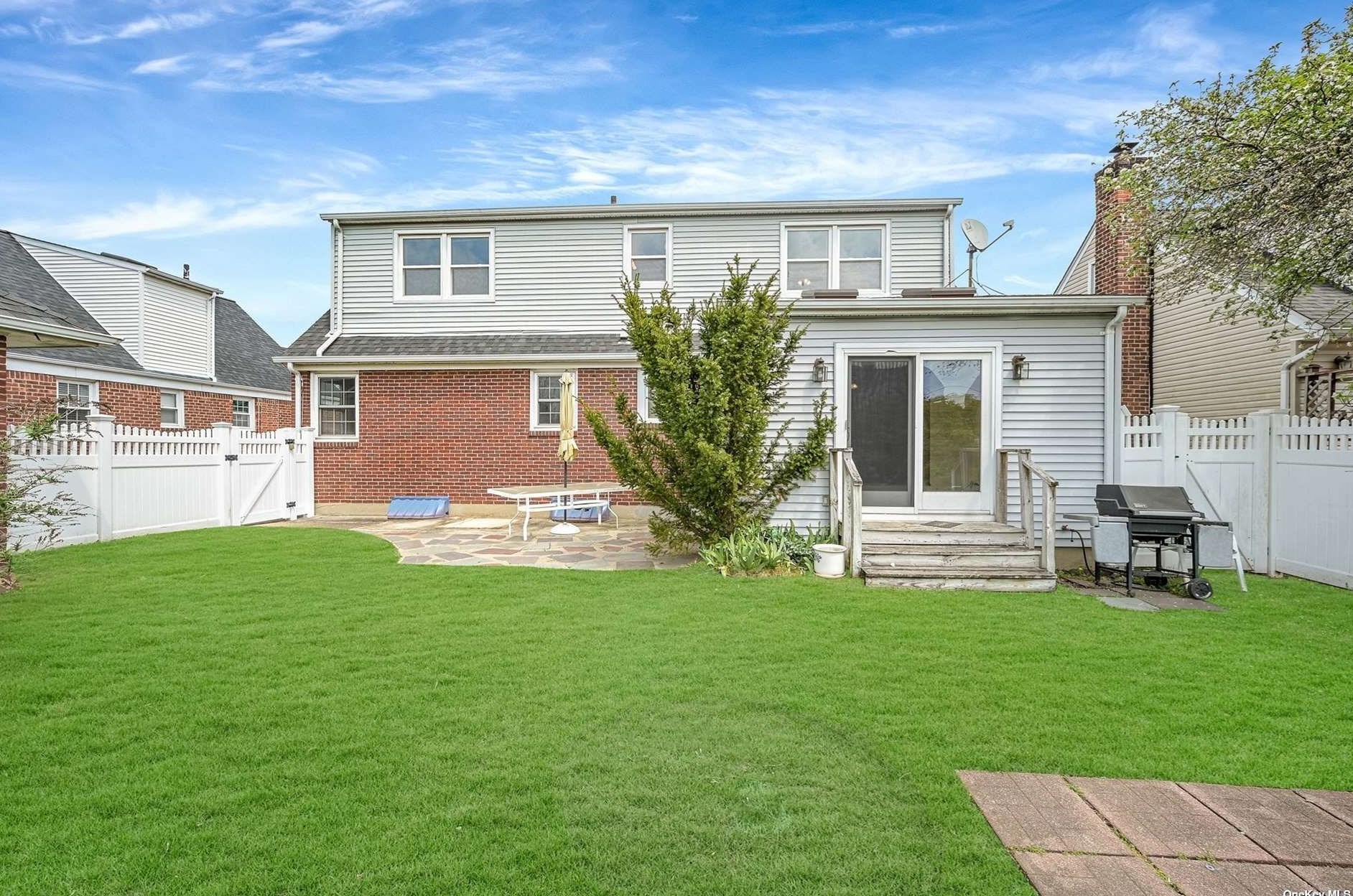 361 Andrews Rd, Garden City, NY 11501