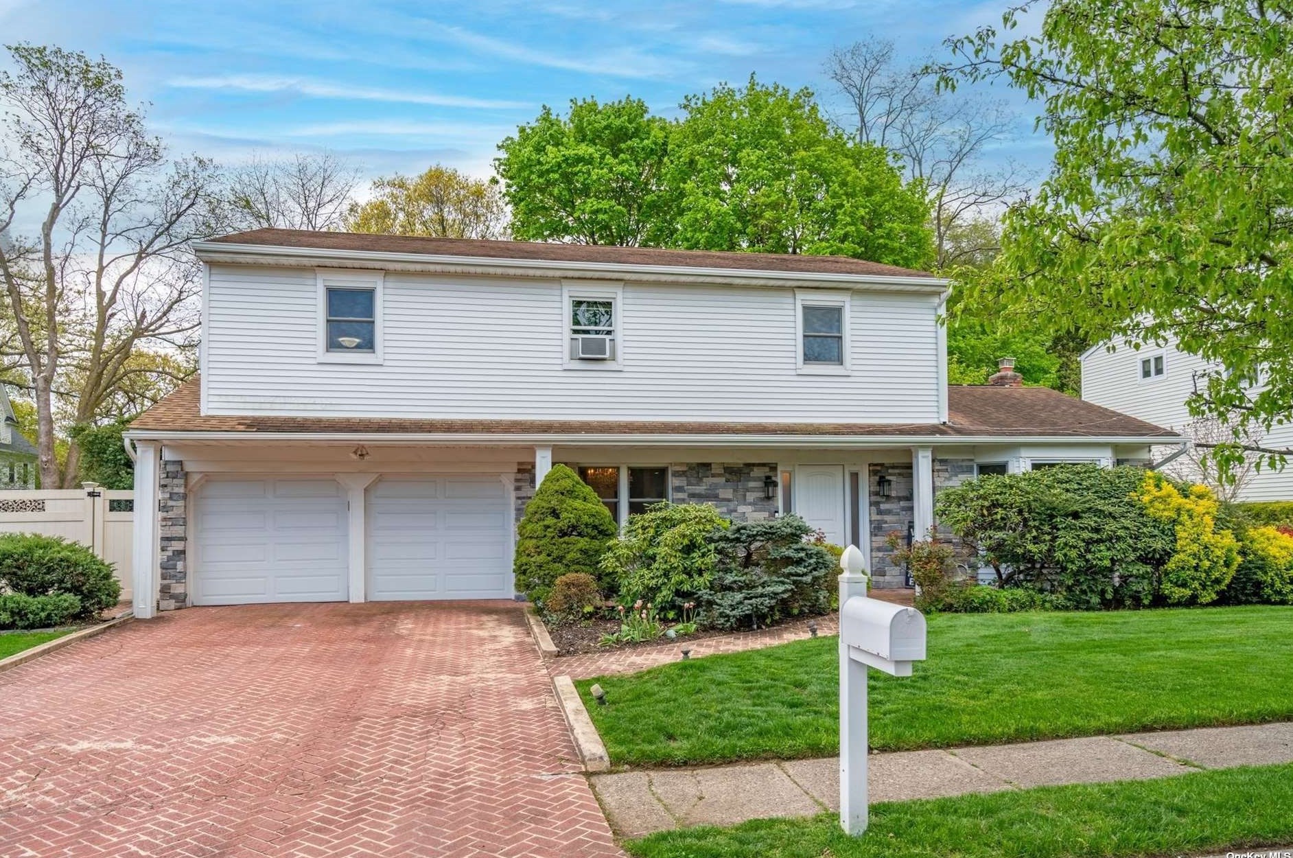 723 3rd Ave, Elwood, NY 11731-3449