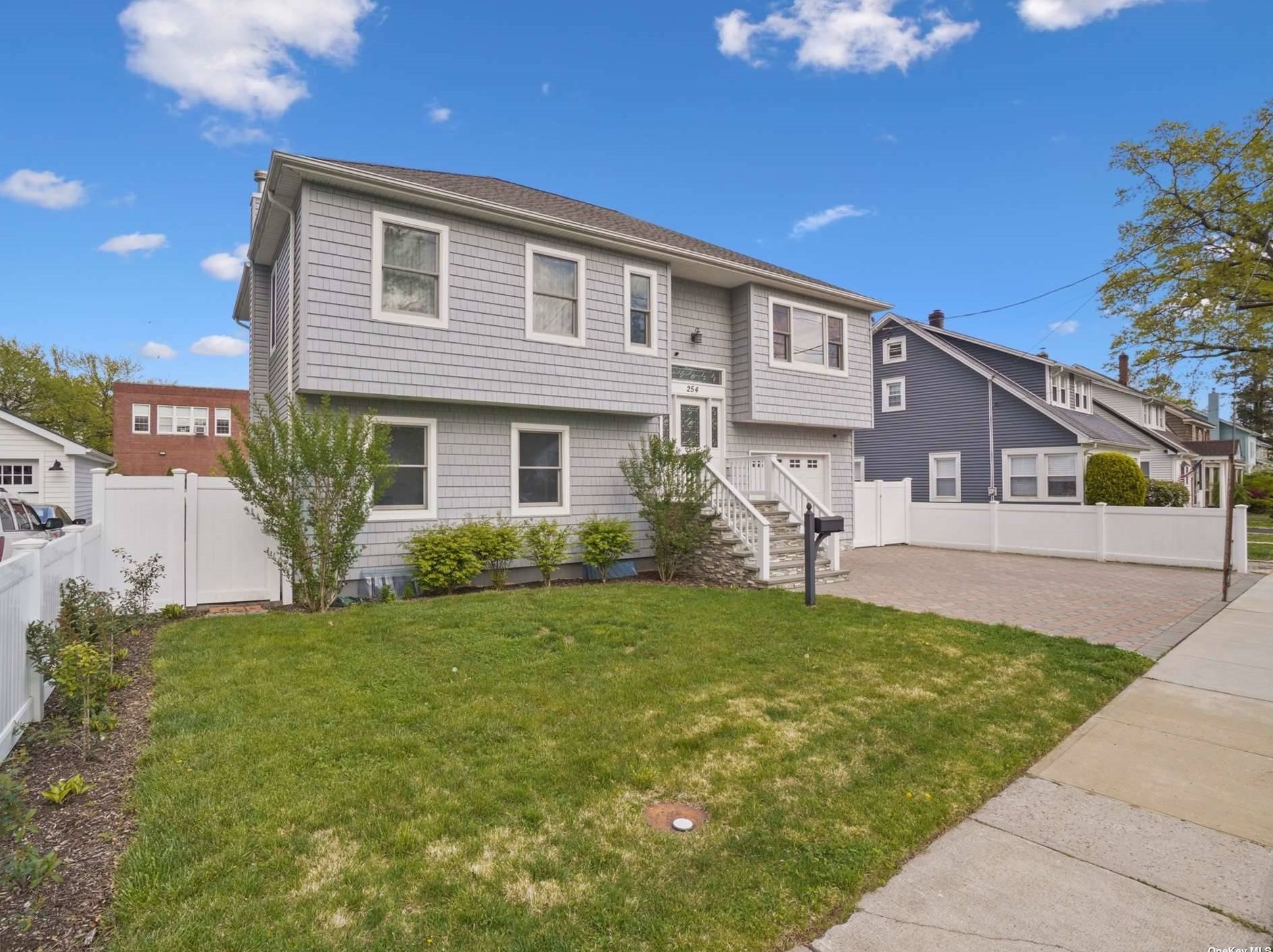 254 Ivy Ave, Westbury, NY 11590