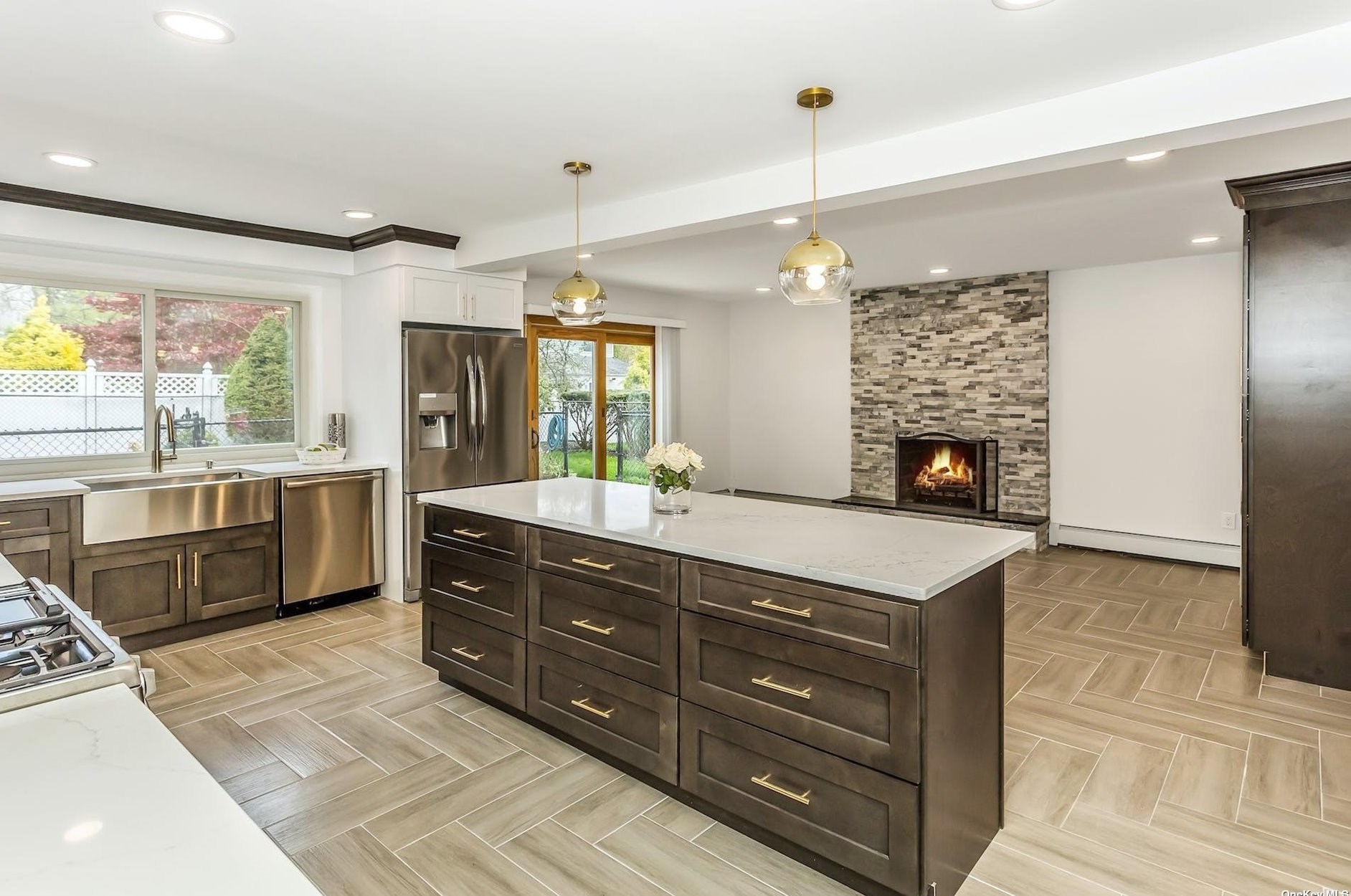 325 Elwood Rd, Elwood, NY 11731