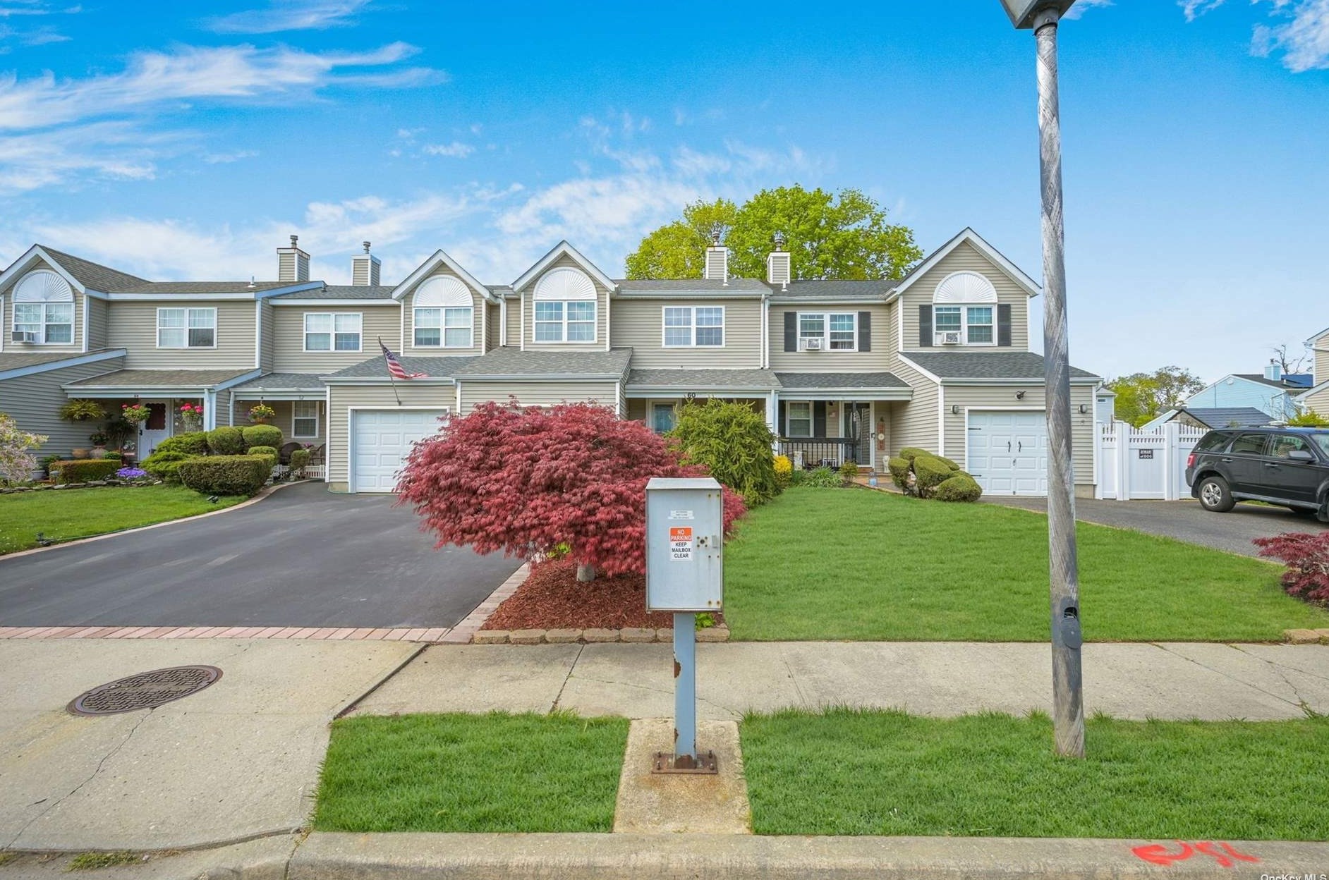 60 Beech St, Central Islip, NY 11722