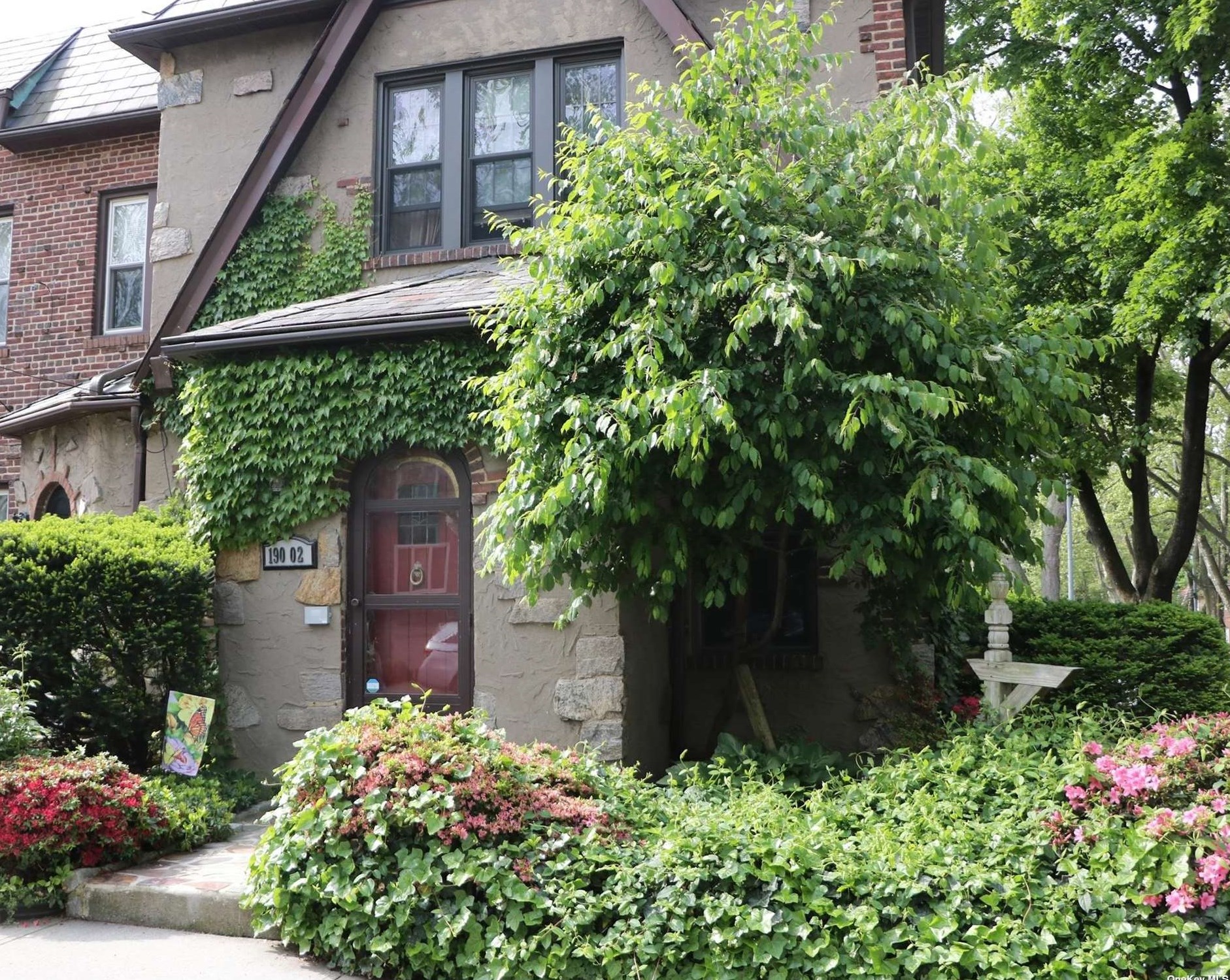 190-02 35th Ave, Flushing, NY 11358-2332
