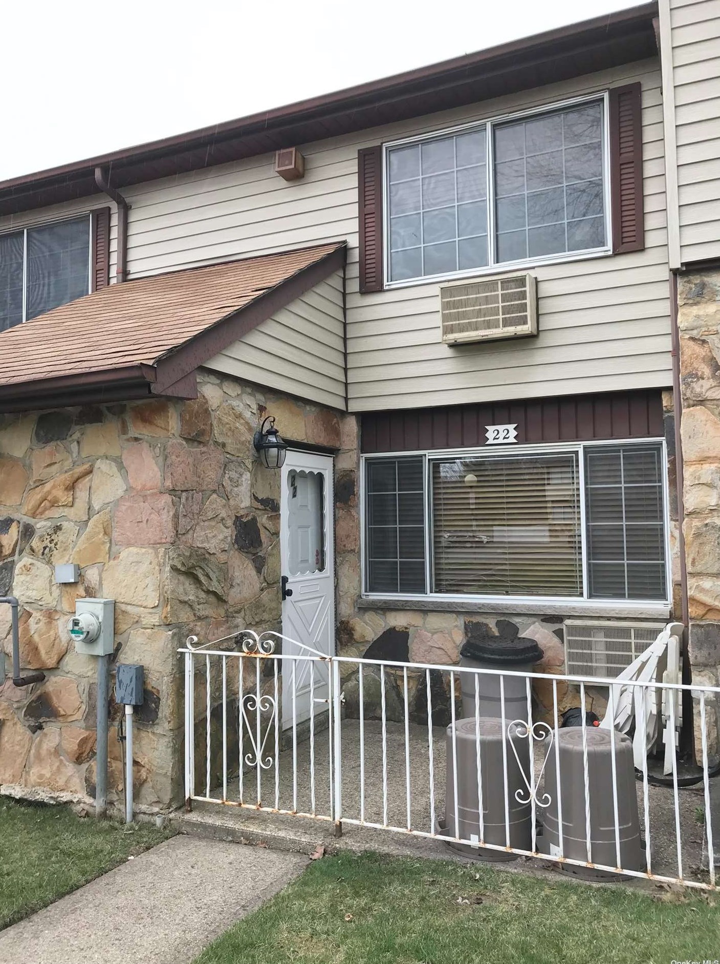 22 Garth Ct, Staten Island, NY 10306-6136