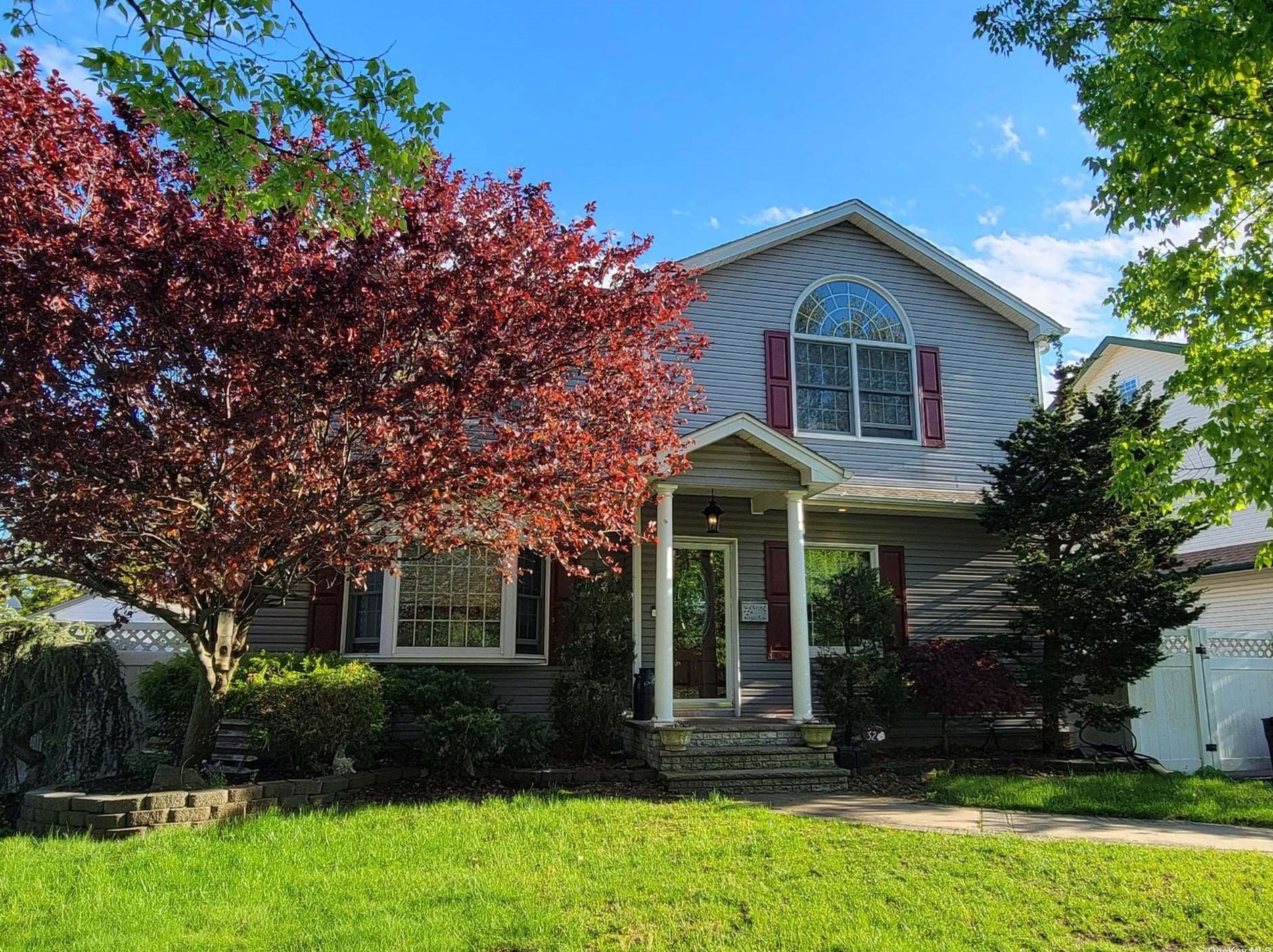 32 Cornell Ave, Hicksville, NY 11801