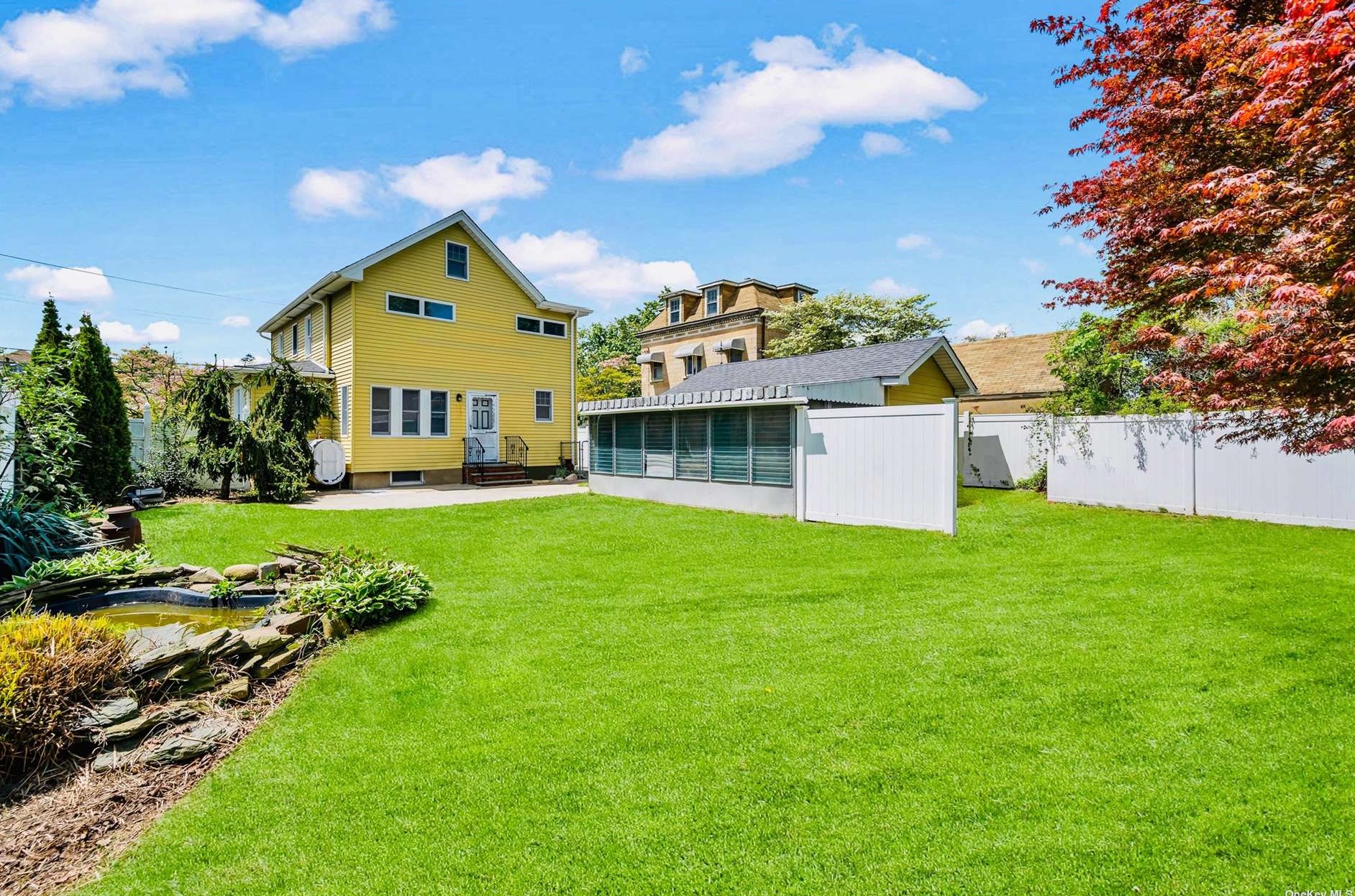 35 Mckinley Ave, Hicksville NY  11801-3123 exterior