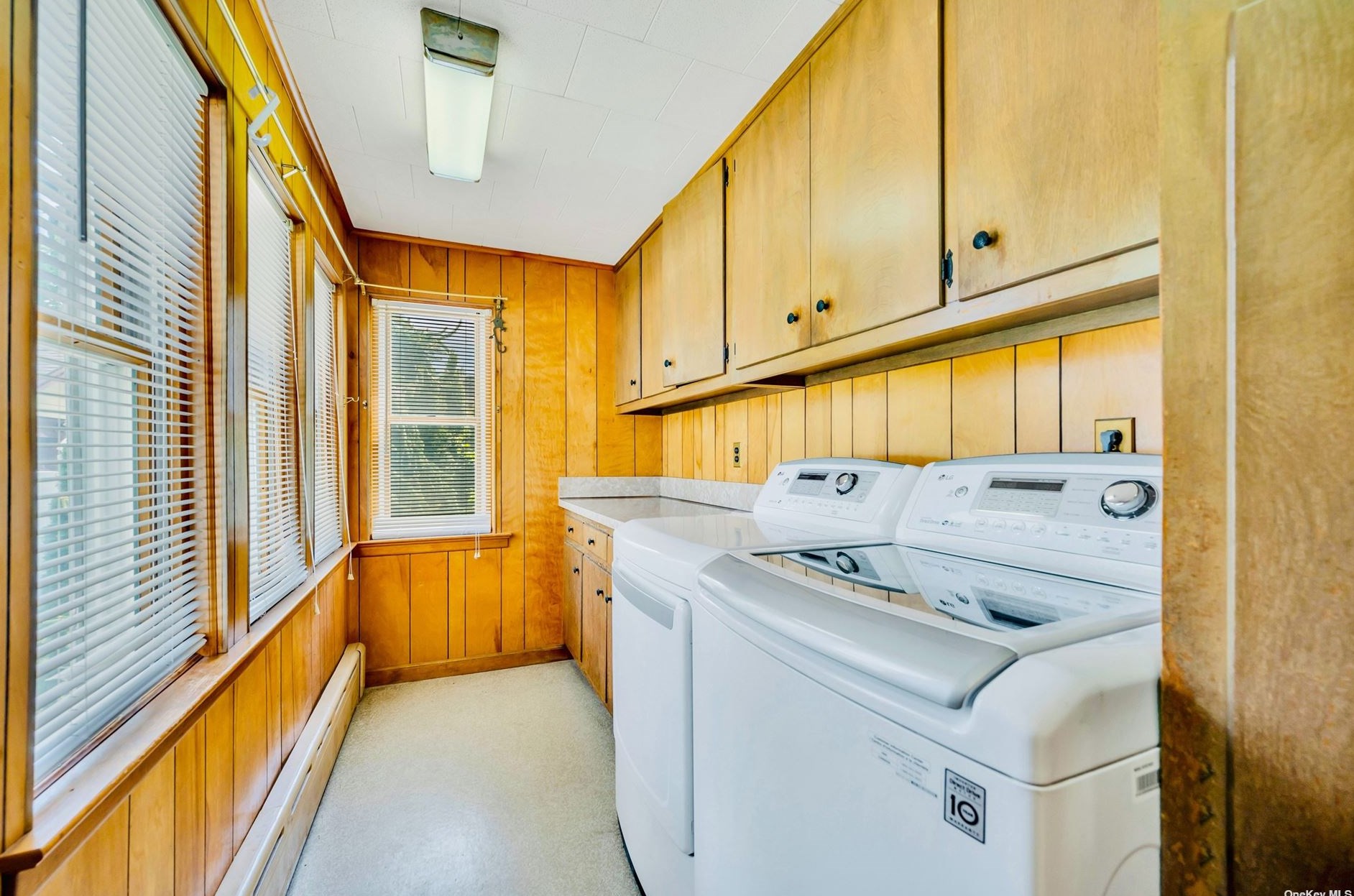 35 Mckinley Ave, Hicksville NY  11801-3123 exterior