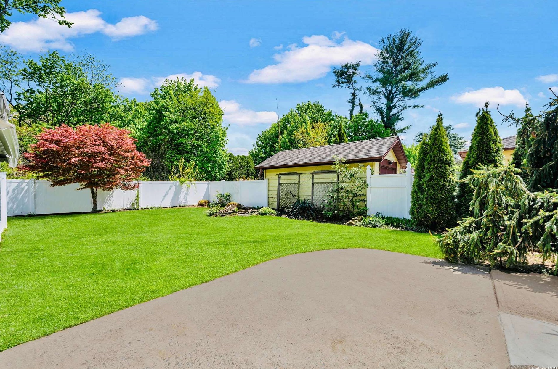 35 Mckinley Ave, Hicksville NY  11801-3123 exterior