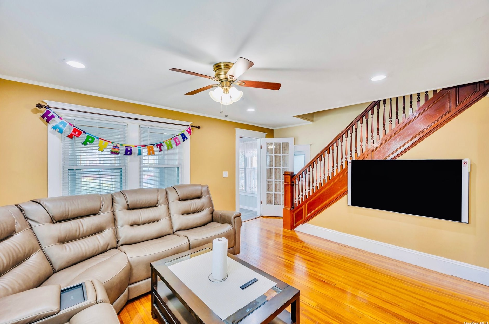 35 Mckinley Ave, Hicksville NY  11801-3123 exterior