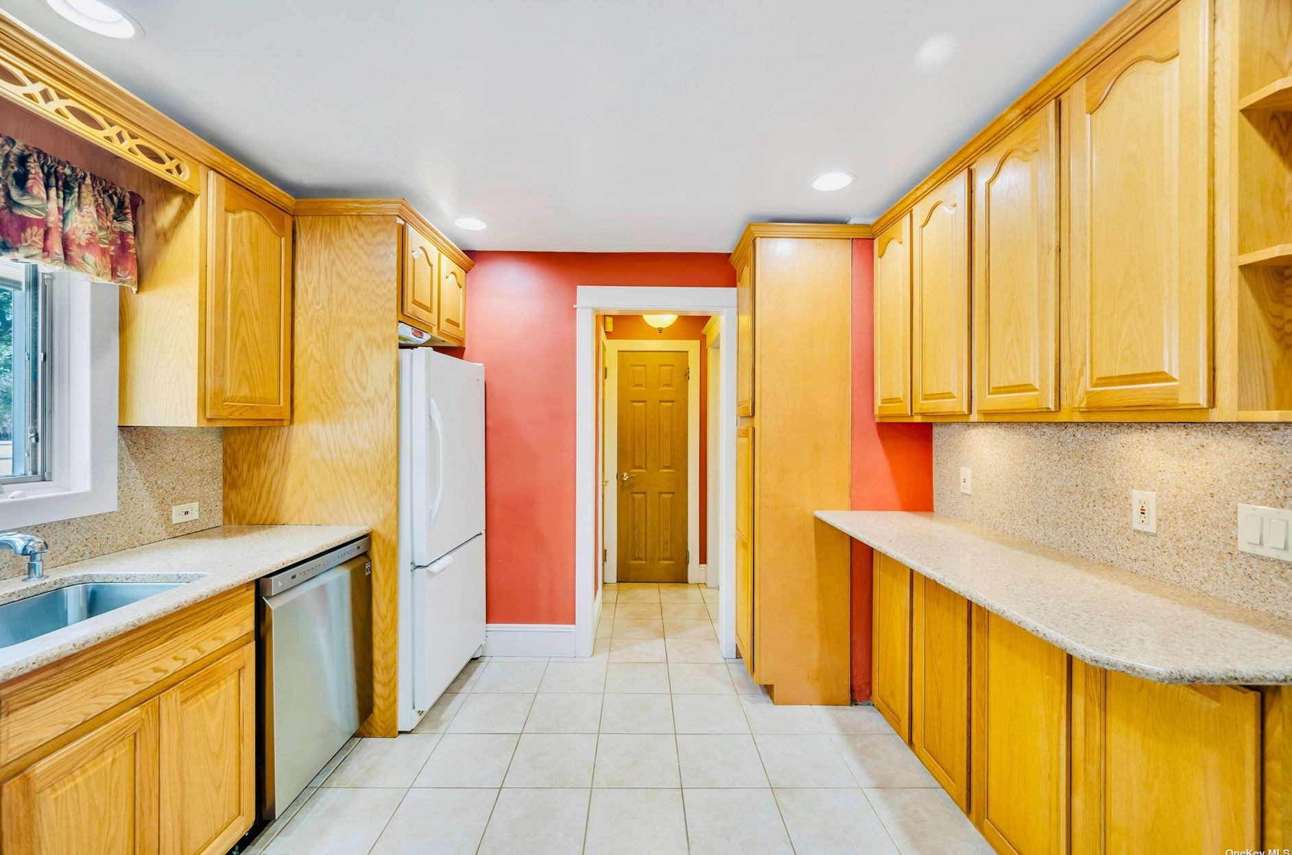 35 Mckinley Ave, Hicksville NY  11801-3123 exterior