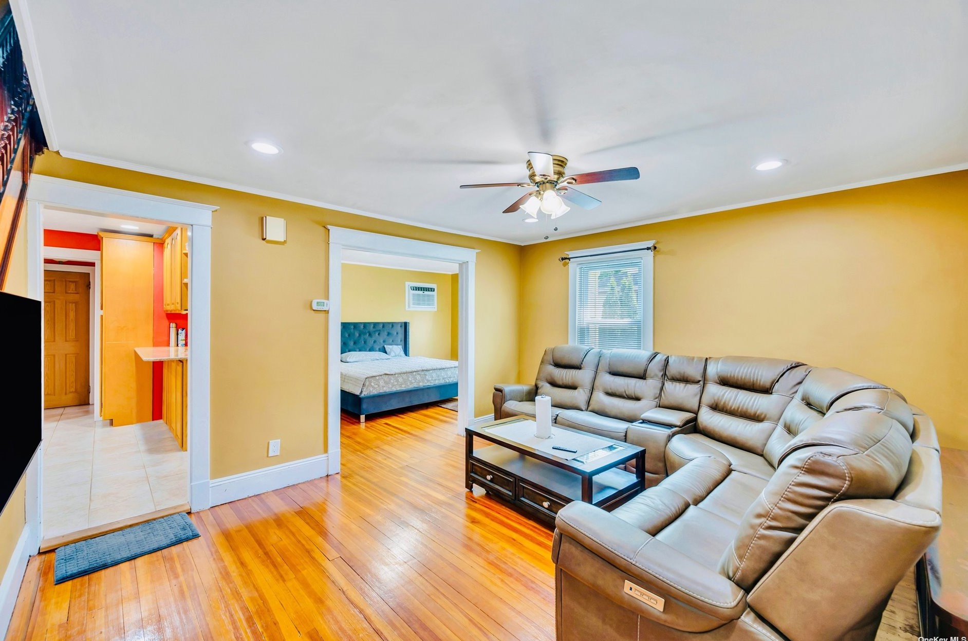 35 Mckinley Ave, Hicksville NY  11801-3123 exterior