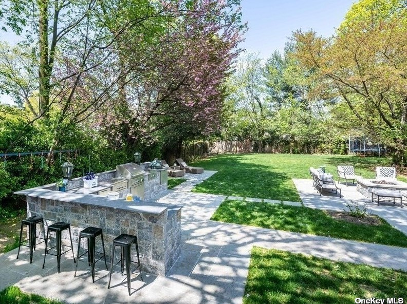 95 9th St, Garden City NY  11530-2815 exterior