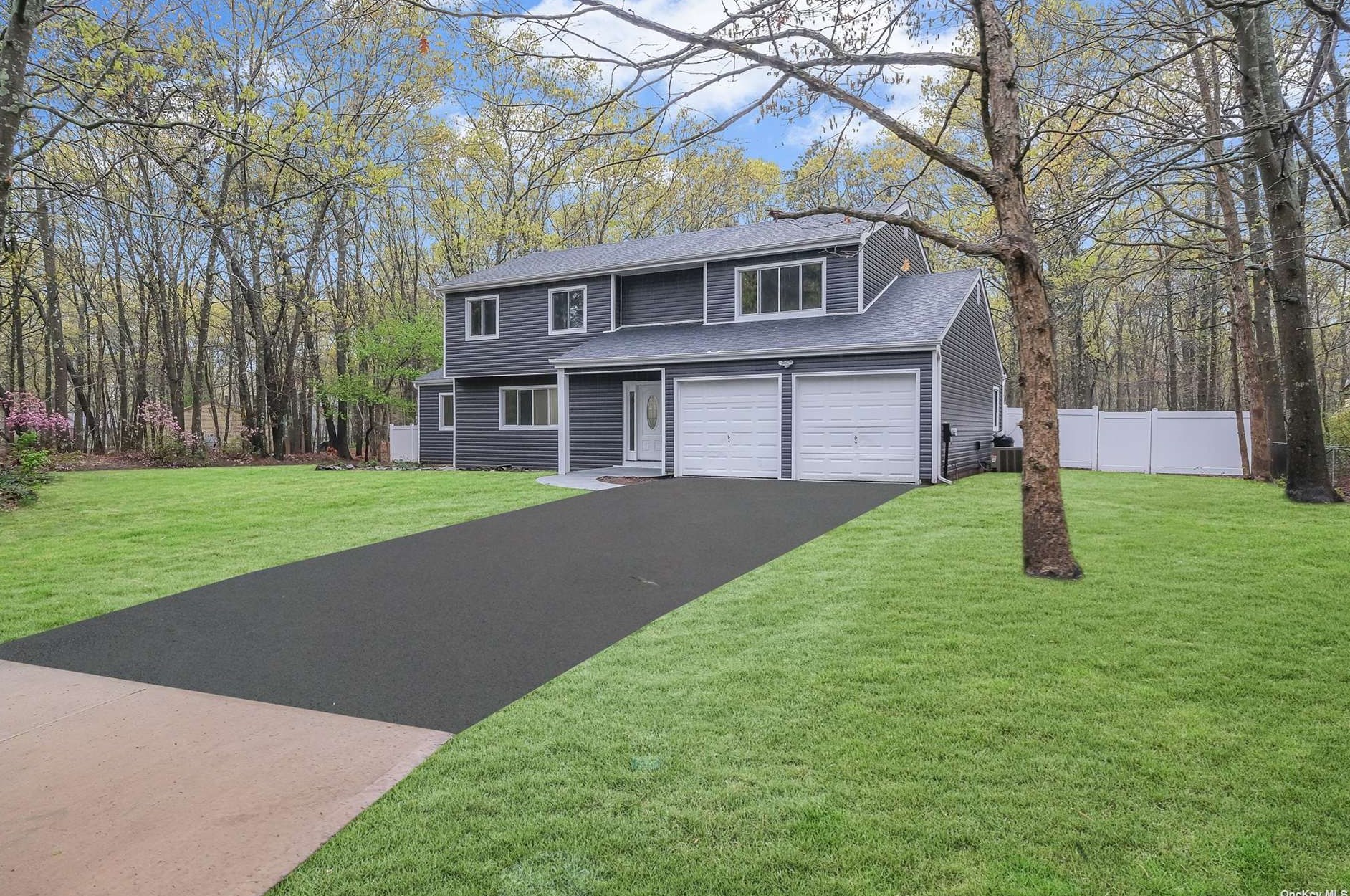 22 Cobblestone Dr, Panamoka, NY 11961