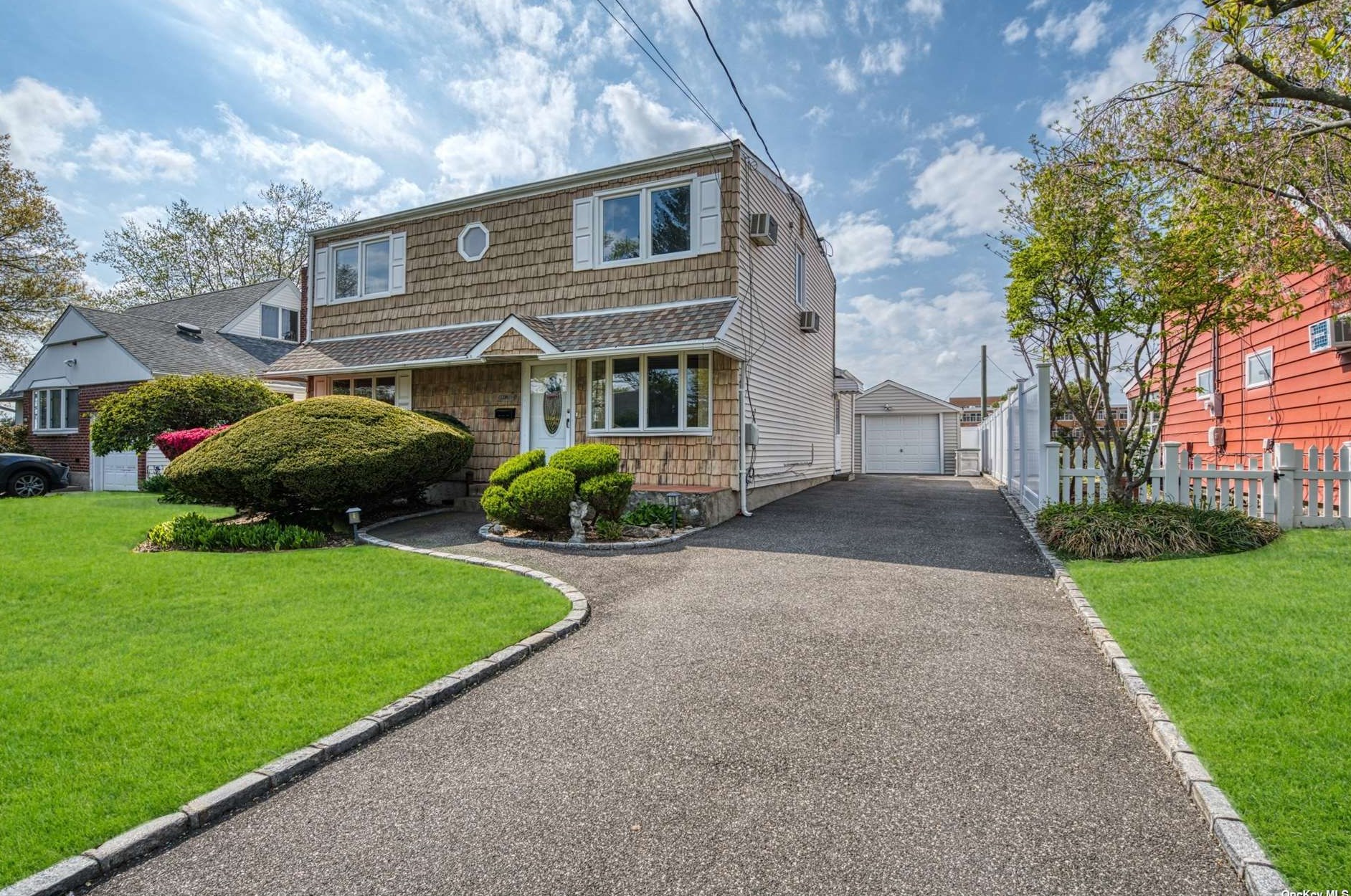 2311 Westley Rd, Westbury, NY 11590-6017