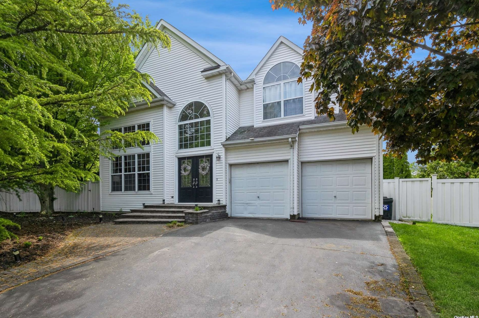 23 Hyacinth Ct, Huntington Station, NY 11747