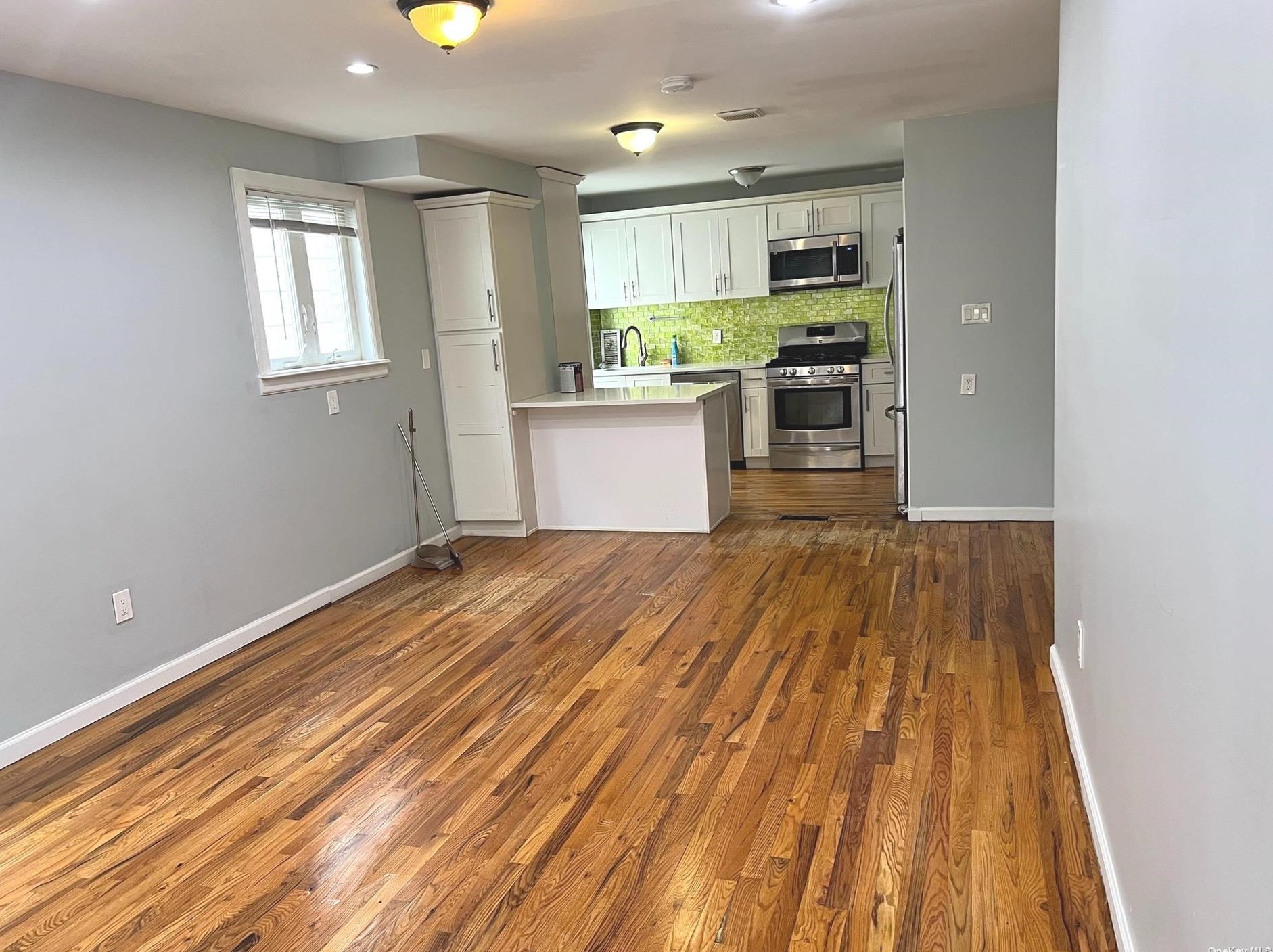 2858 Sampson Ave, Bronx, NY 10465
