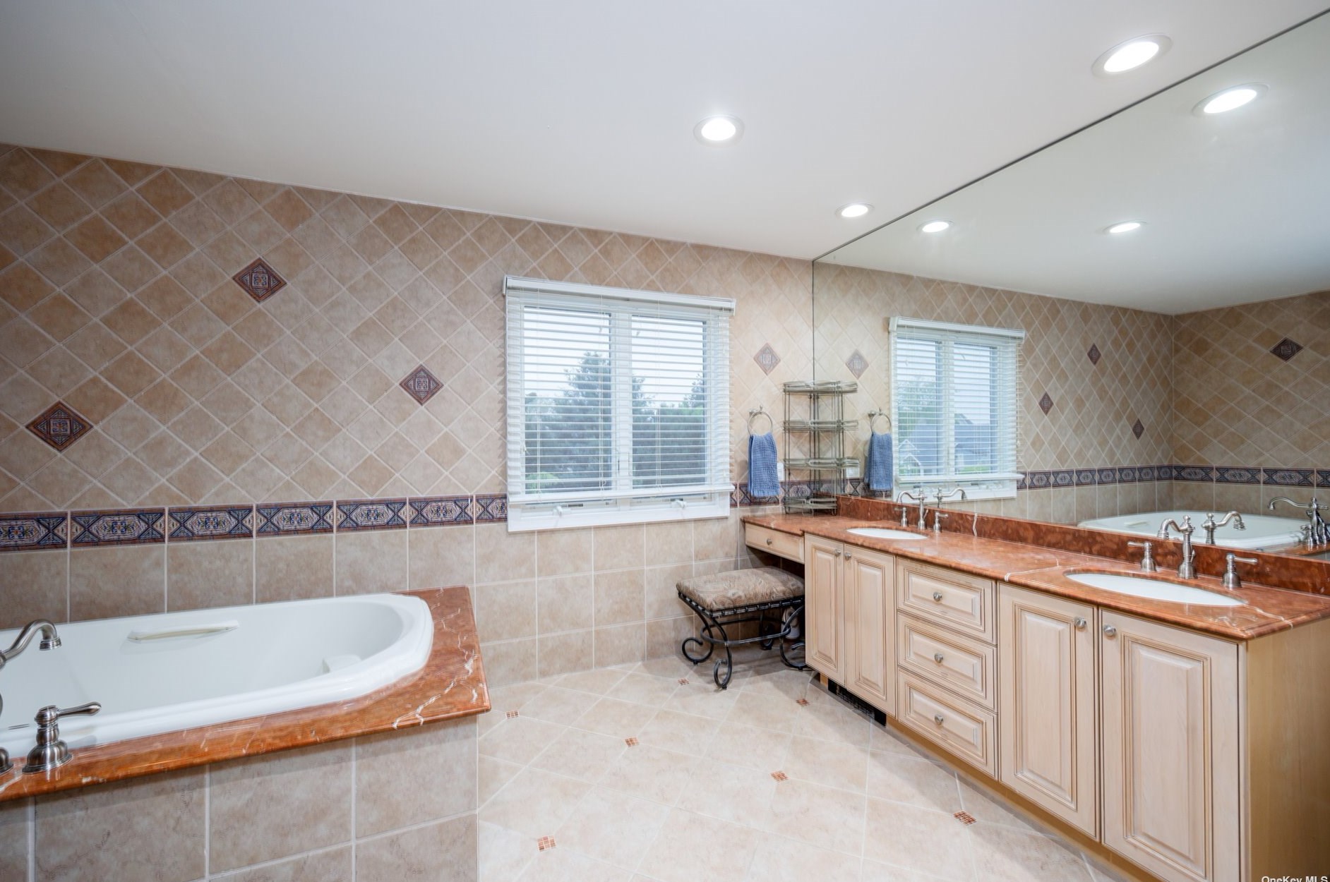 286 Arch St, Rockville Centre NY  11572-4302 exterior