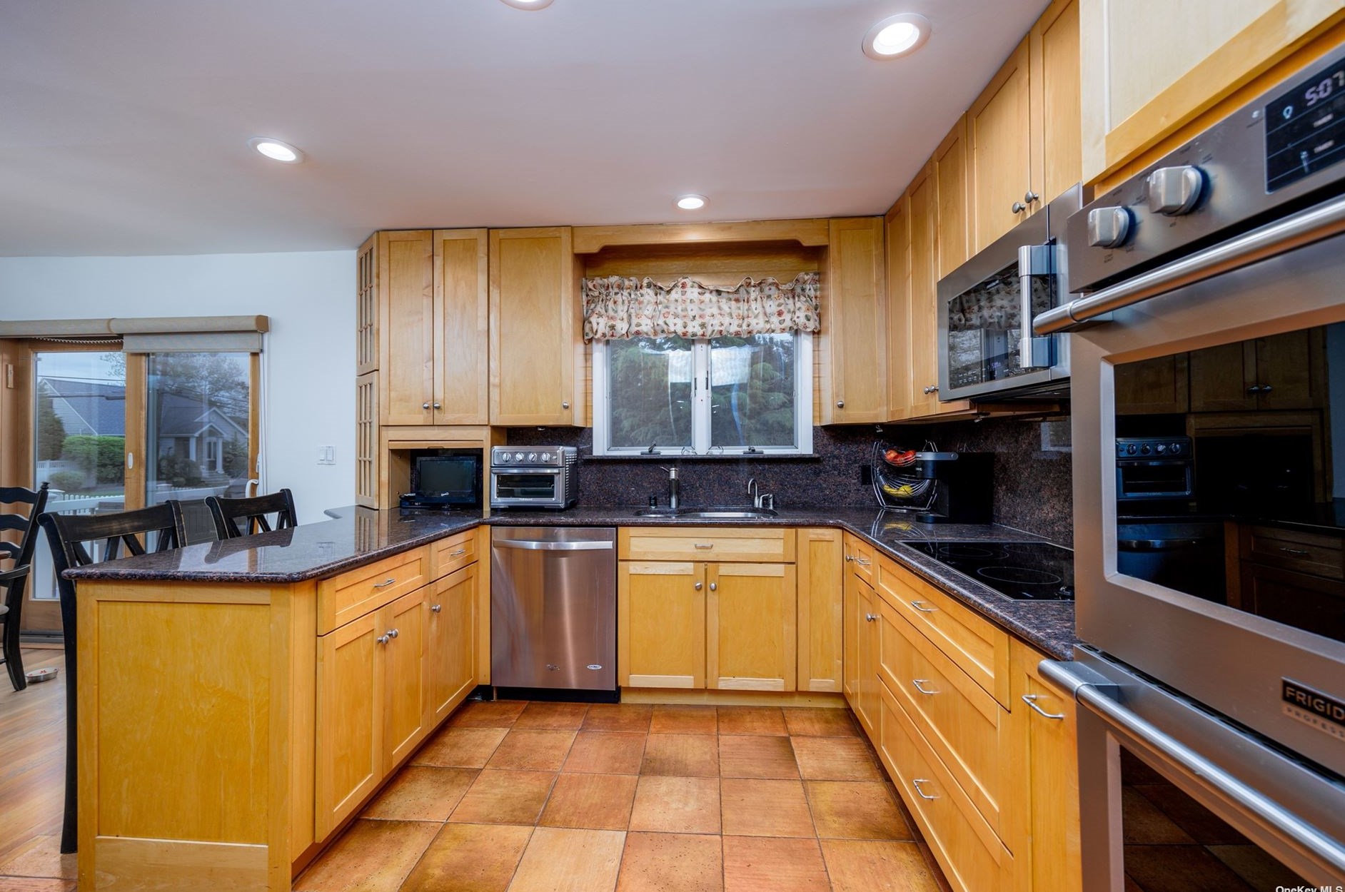 286 Arch St, Rockville Centre NY  11572-4302 exterior